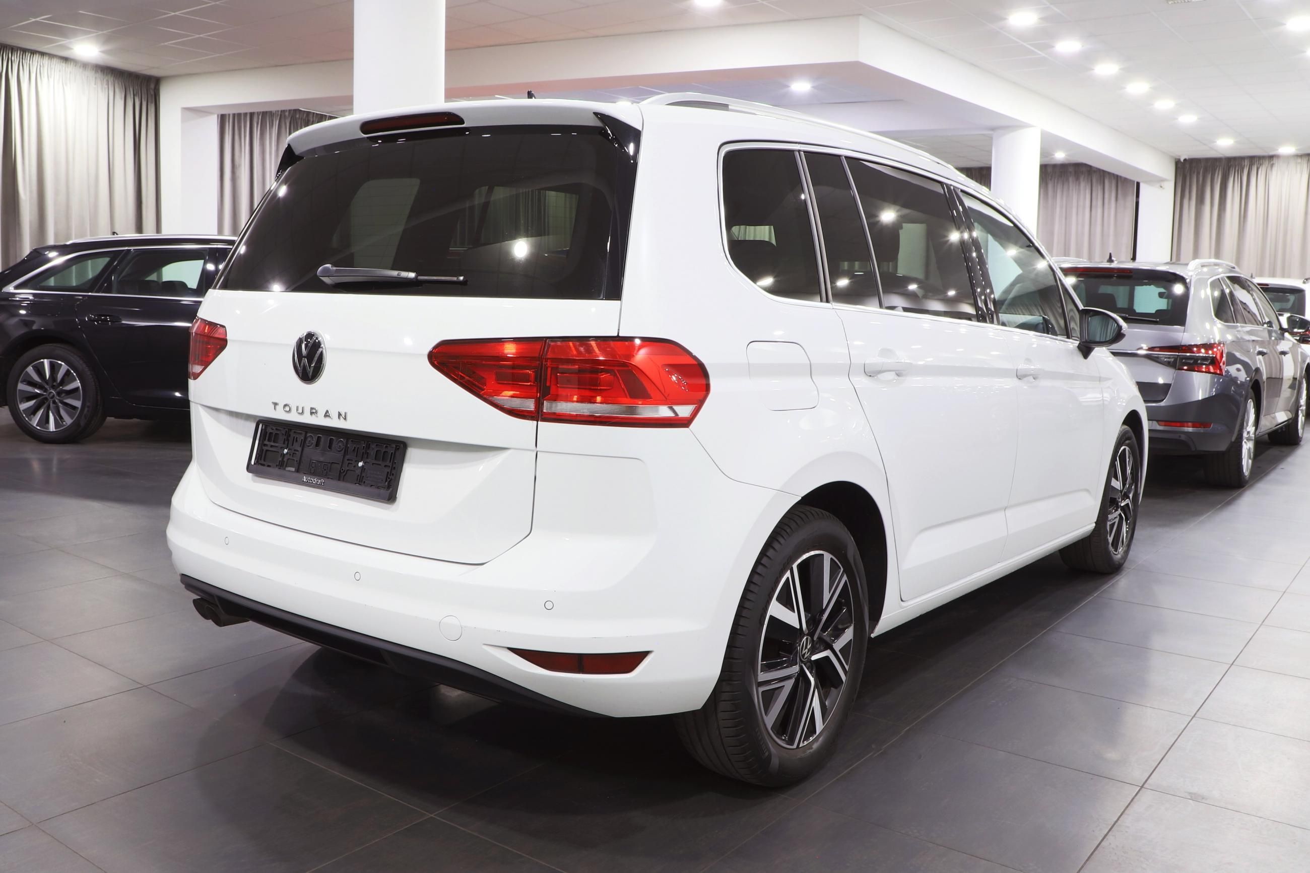 Volkswagen Touran, 2.0 TDI 110kW DSG - fotka 3