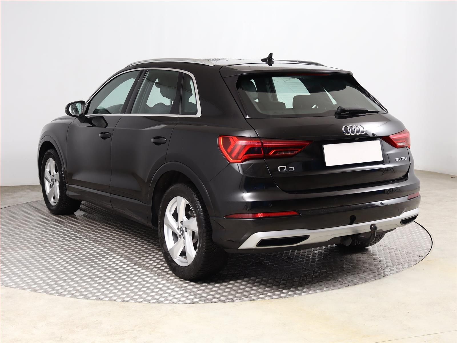 Audi Q3, 35 TFSI, S line, Automat, ČR - fotka 4