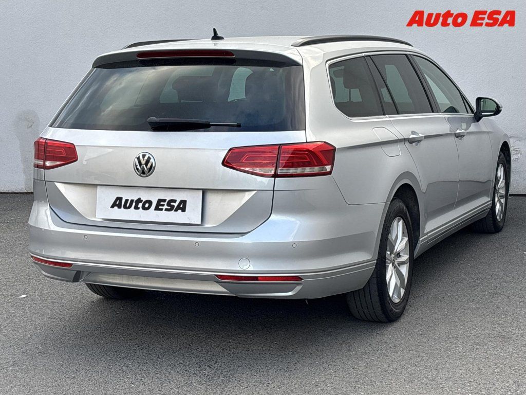 Volkswagen Passat, 1.6 TDi,Comfortline - fotka 4
