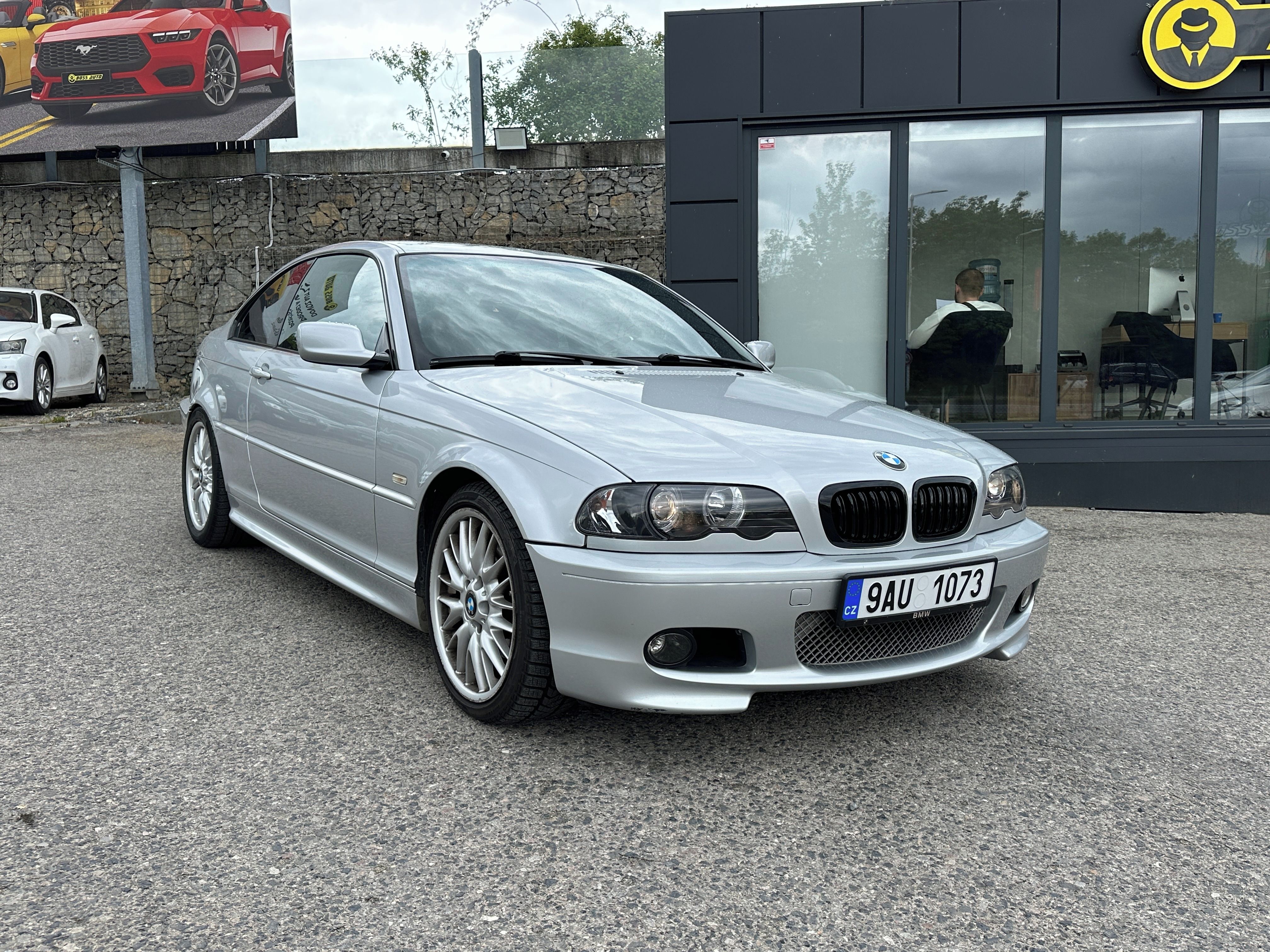 BMW Řada 3, BMW 325 2002 - fotka 2