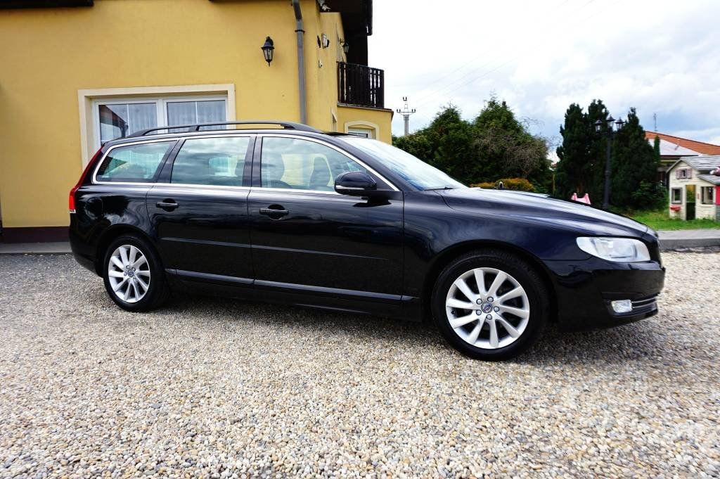 Volvo V70, MOMENTUM 2,0 D4 133 kW - fotka 3