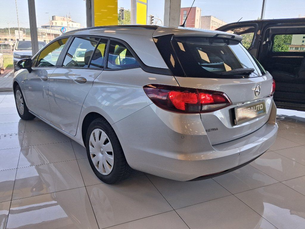 Opel Astra, 1.2T 81kW 2021 - fotka 4