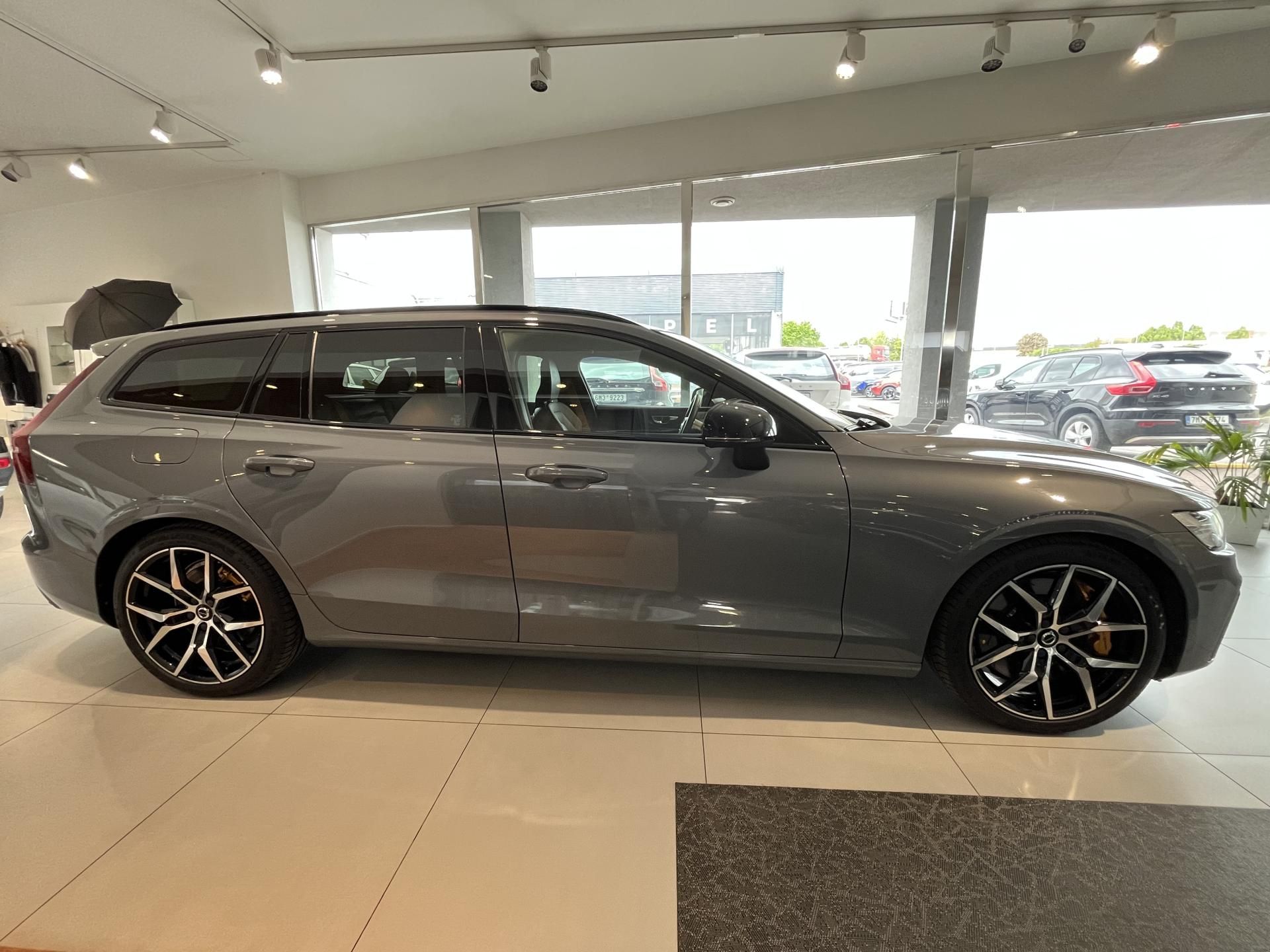Volvo V60, T8 POLESTAR ENGINEERED - fotka 4