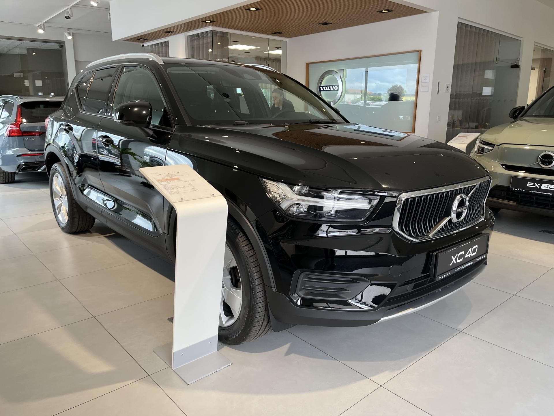 Volvo XC40, D3 AWD MOMENTUM - fotka 3