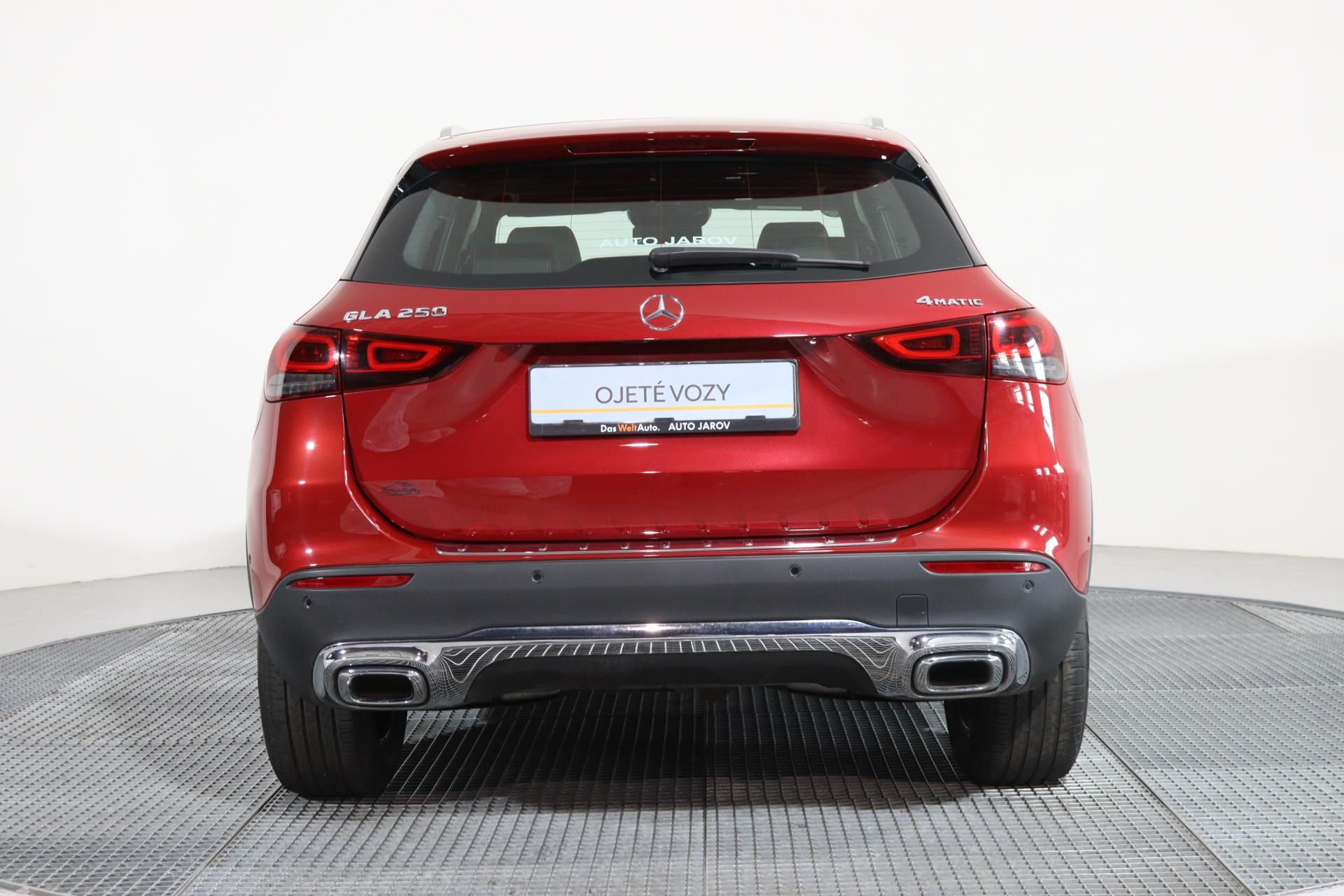 Mercedes-Benz GLA, 250 4Matic 165kW - fotka 6
