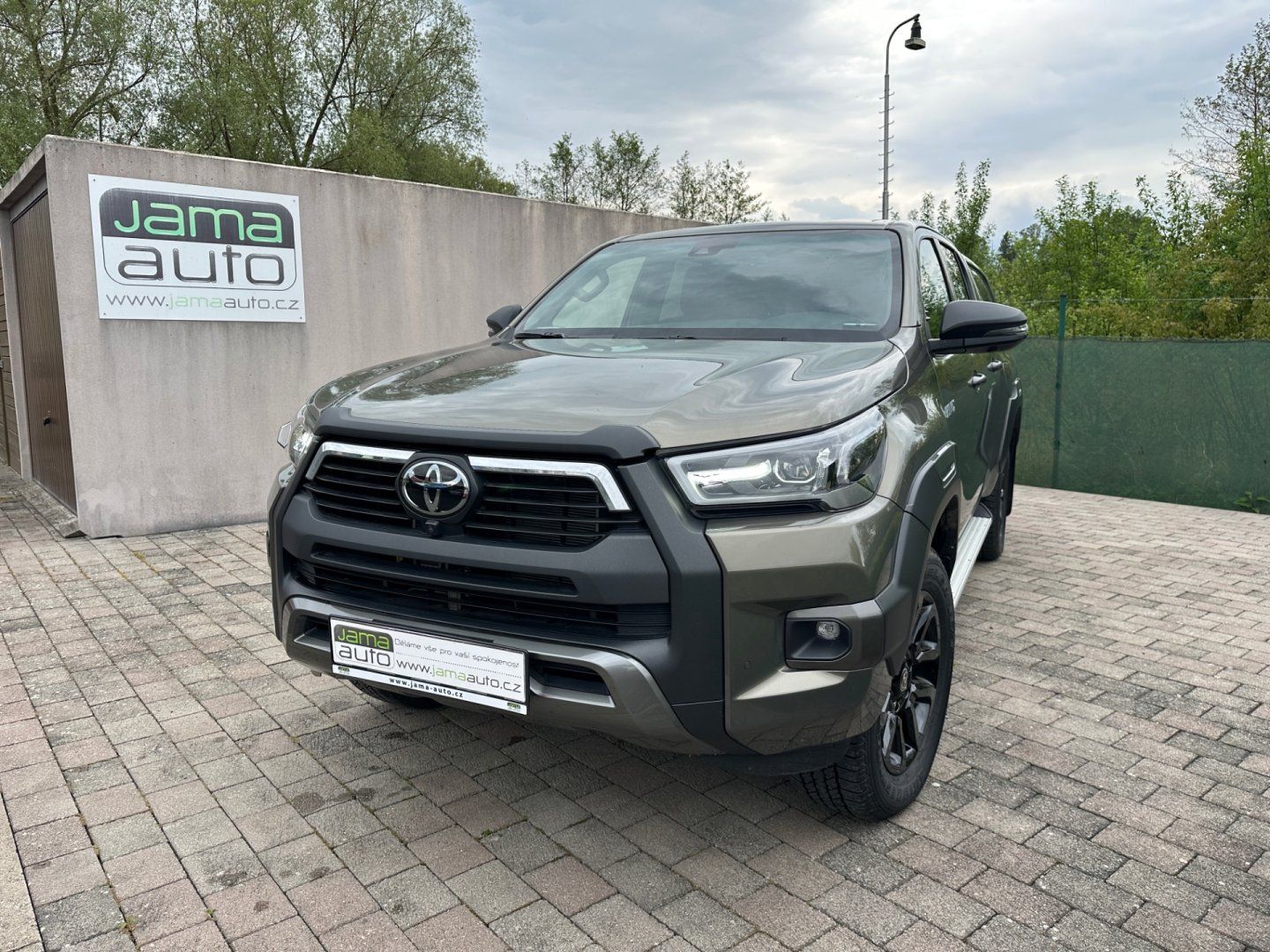 Toyota Hilux, 2.8D-4D 150kW 4x4 Invincible - fotka 2