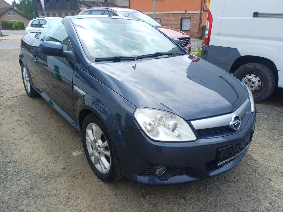 Opel Tigra, 1,8 92 kW Roadster - fotka 3