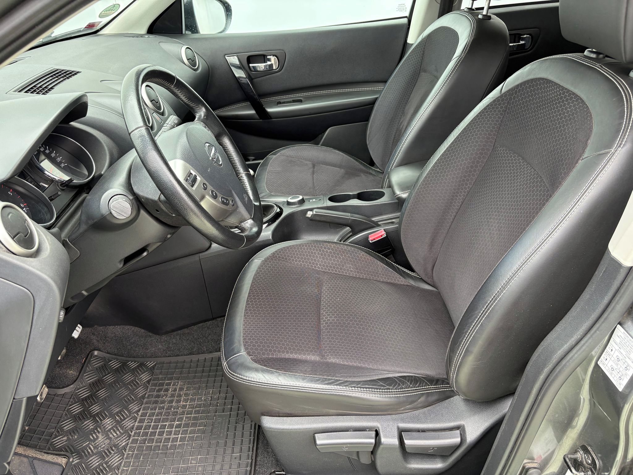 Nissan Qashqai, 1.6dCi, 96kW, 4x4, Kamera 1Maj - fotka 6