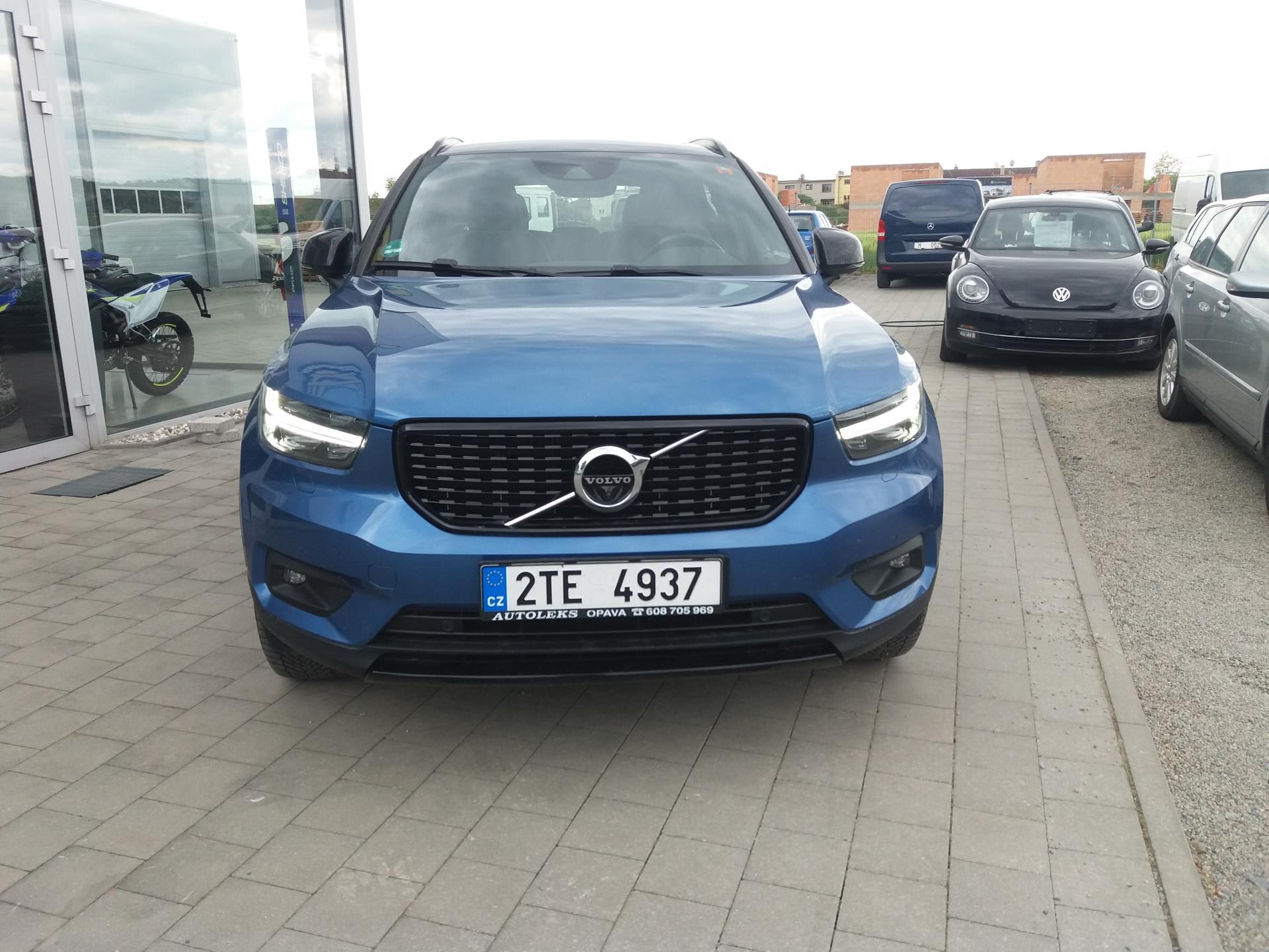 Volvo XC40, 2.0D4,140kW,AWD R- DESIGN !! - fotka 2