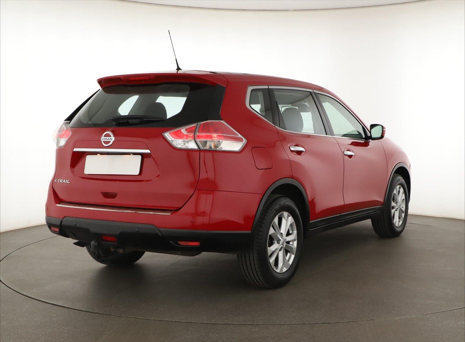 Nissan X-Trail, 1.6 DIG-T, ČR,1.maj - fotka 5