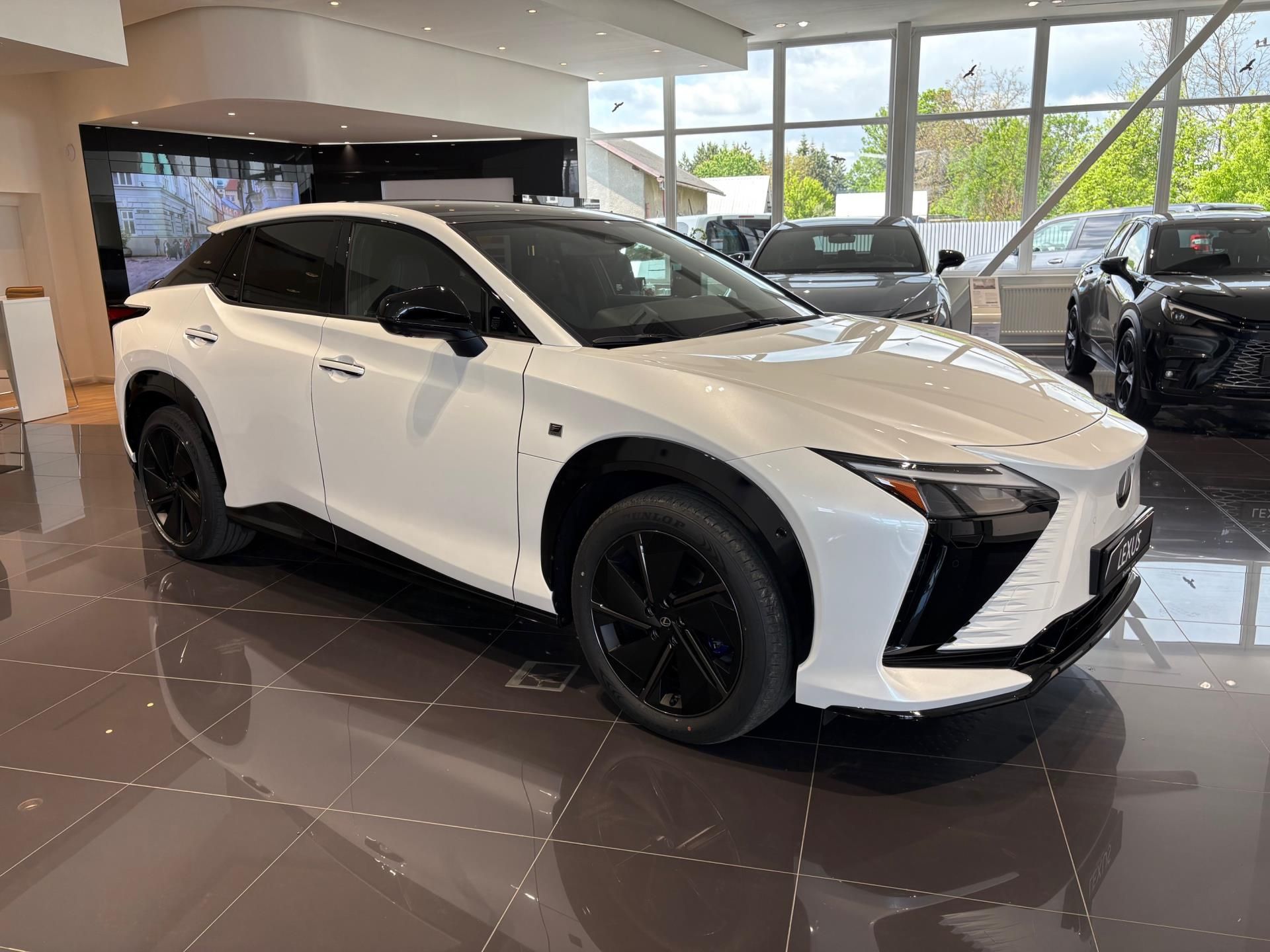 Lexus RZ 550e, Luxury pamorama 4x4 - fotka 3