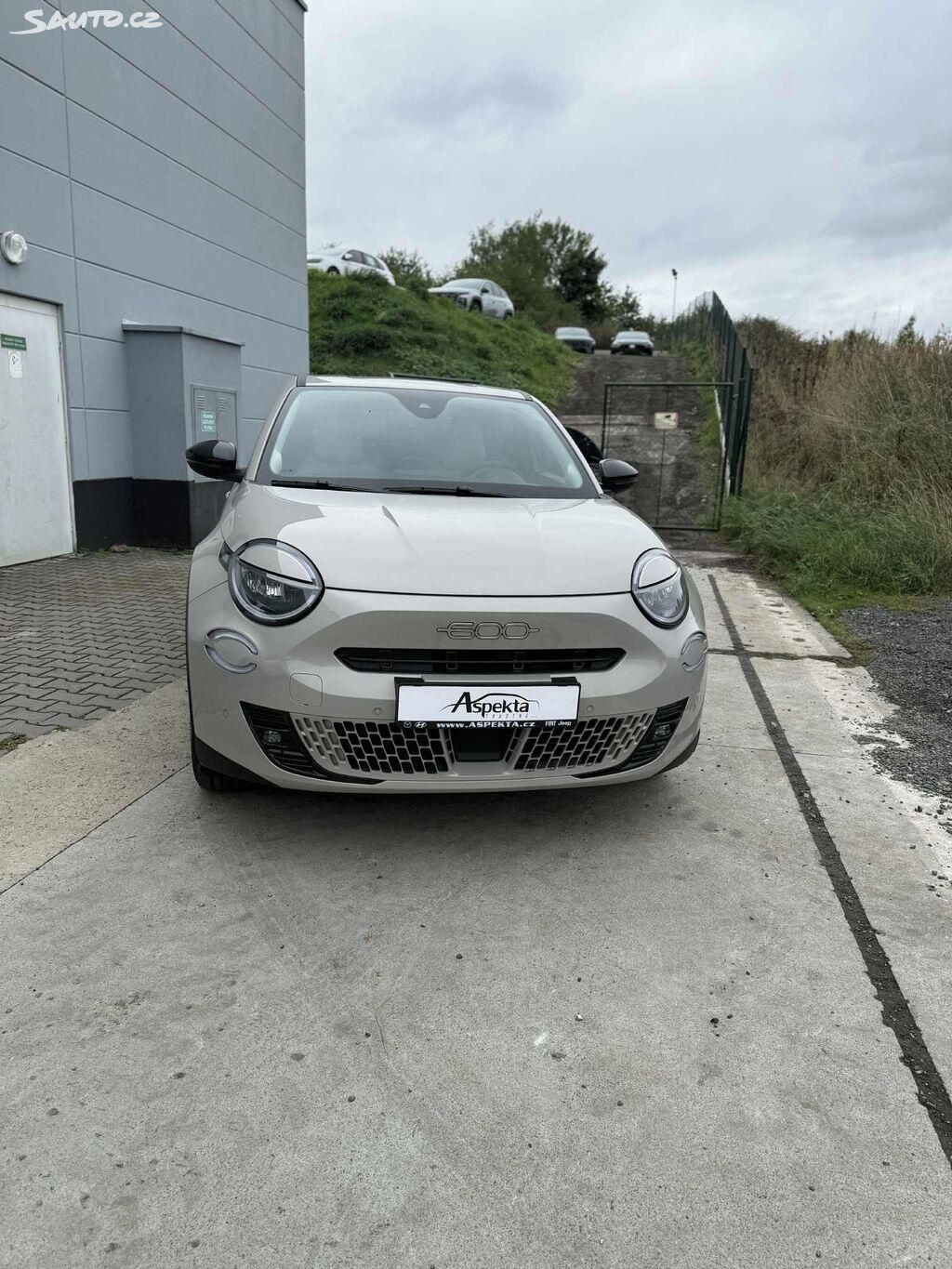Fiat 600e, FIAT 600 La prima 54 kWh - fotka 2