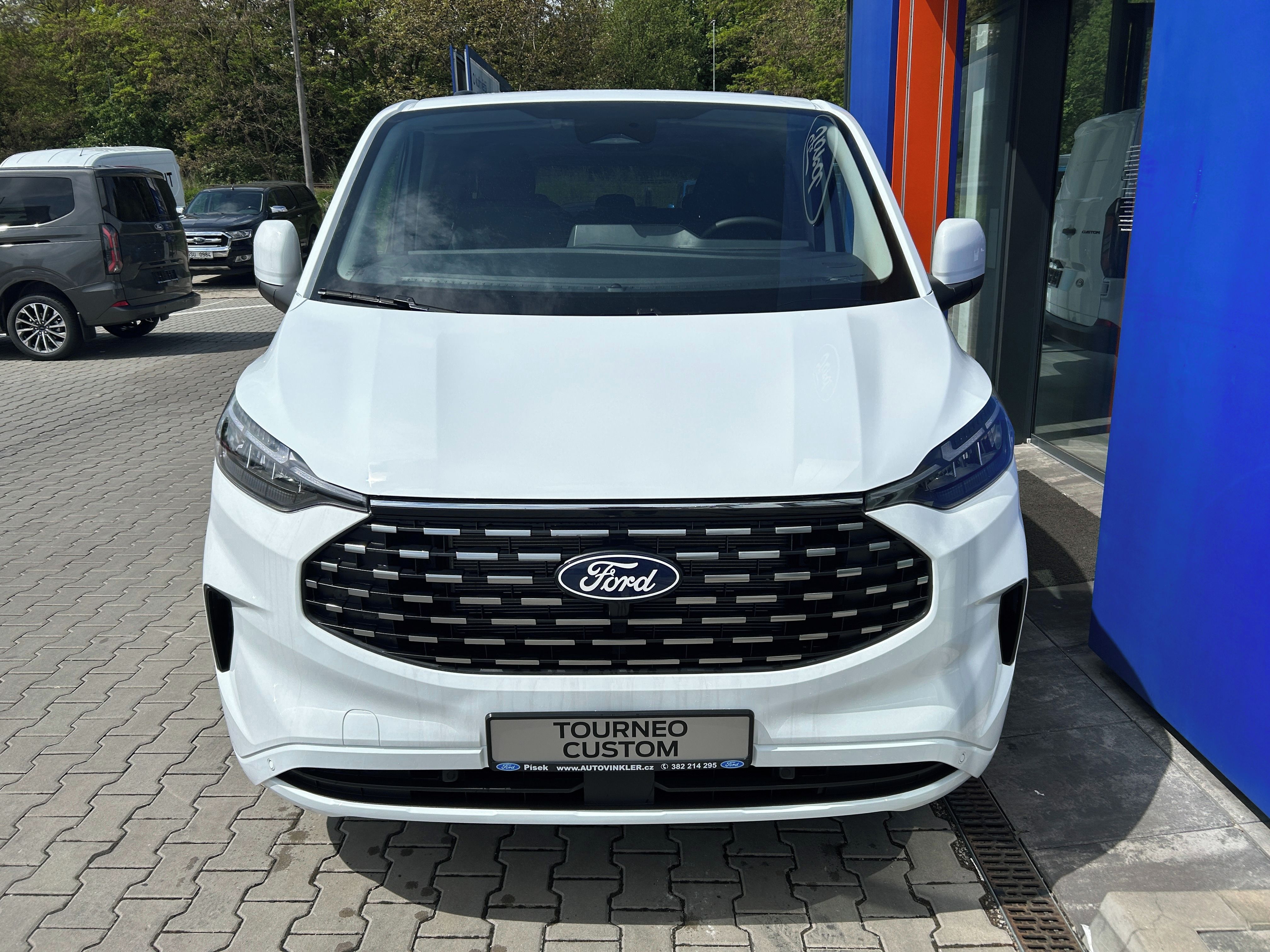 Ford Tourneo Custom, Titanium L1 2.0 EcoBlue 110kW - fotka 2