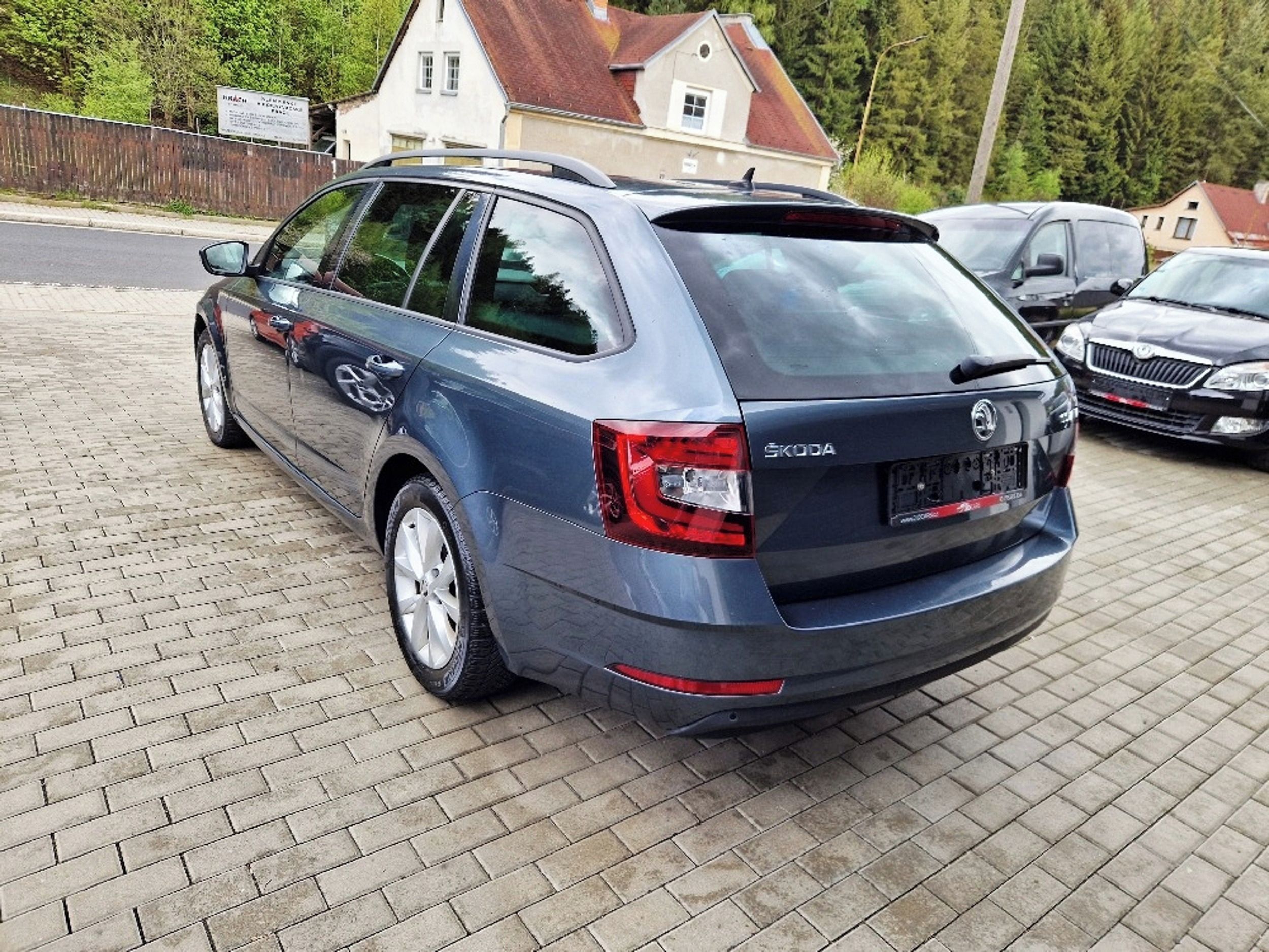Škoda Octavia, 2.0 TDi (110 kW), plný servis - fotka 3