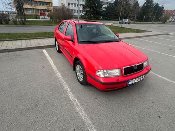 1.6 LPG, tažné, střešní okno