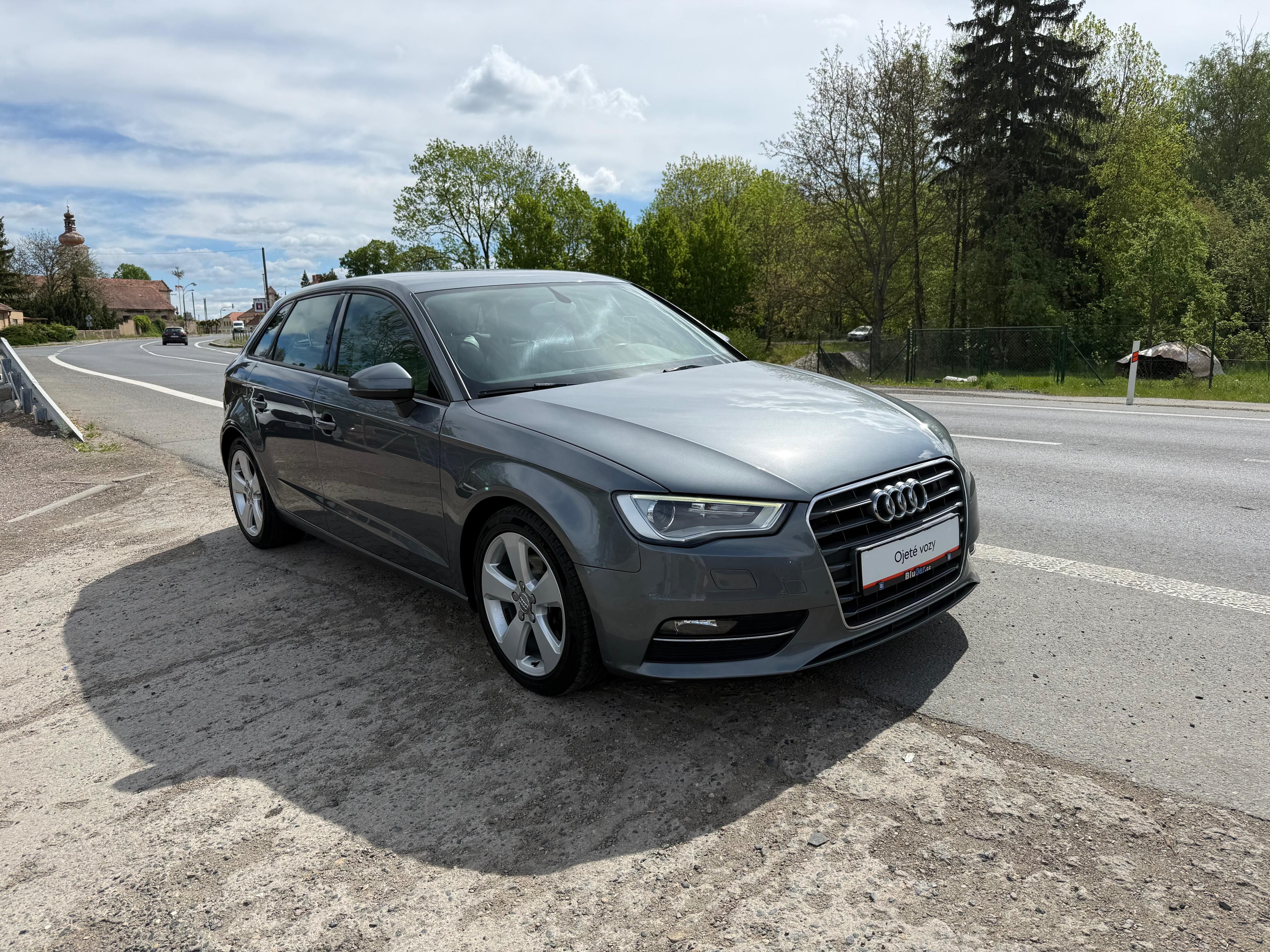 Audi A3, 2.0TDI 110kW Sportback kůže - fotka 2