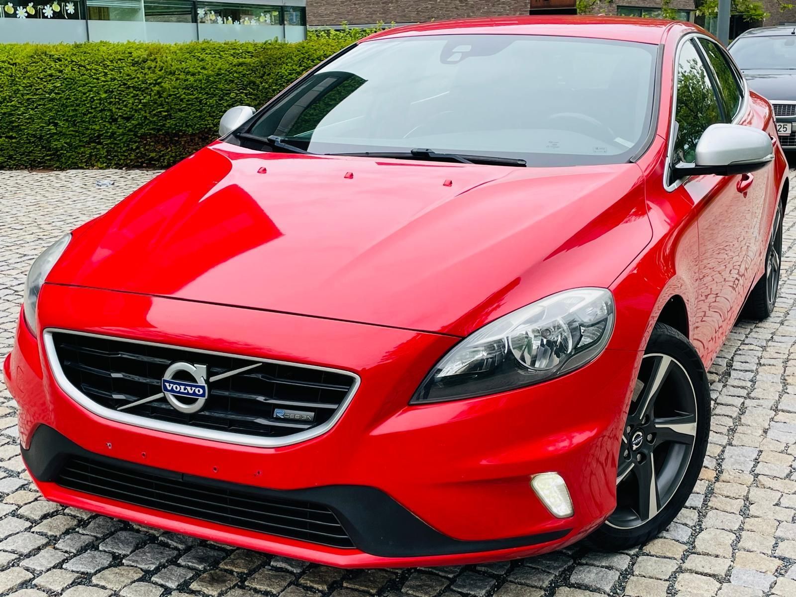 Volvo V40, 2.0 D3 R-DESIGN MANUÁL TAŽNÉ