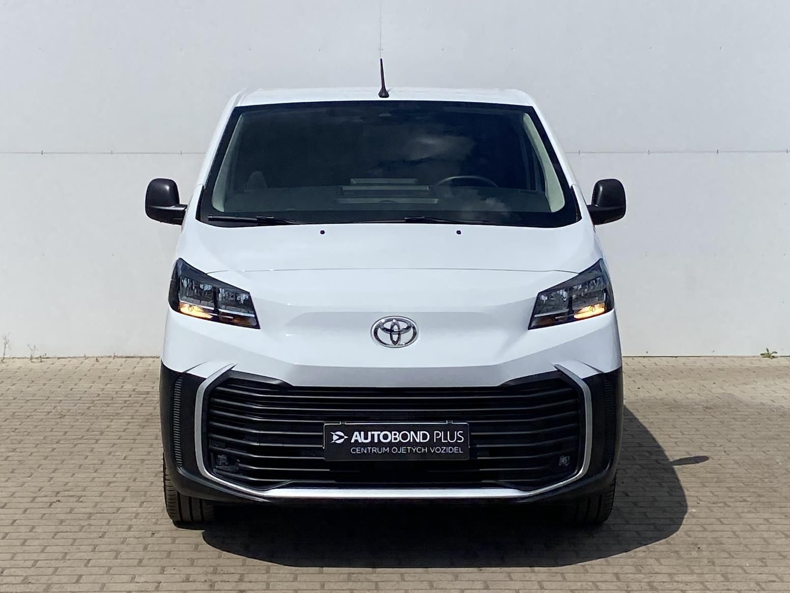 Toyota Proace, 2.0 D-4D 140k L2 Active Multim - fotka 4