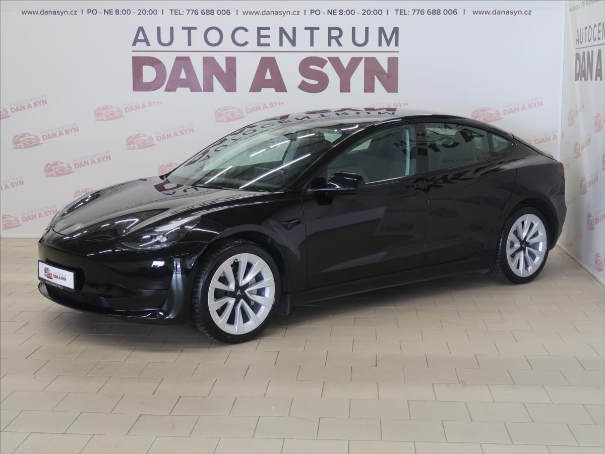 Tesla Model 3, 1. majitel ZÁNOVNÍ