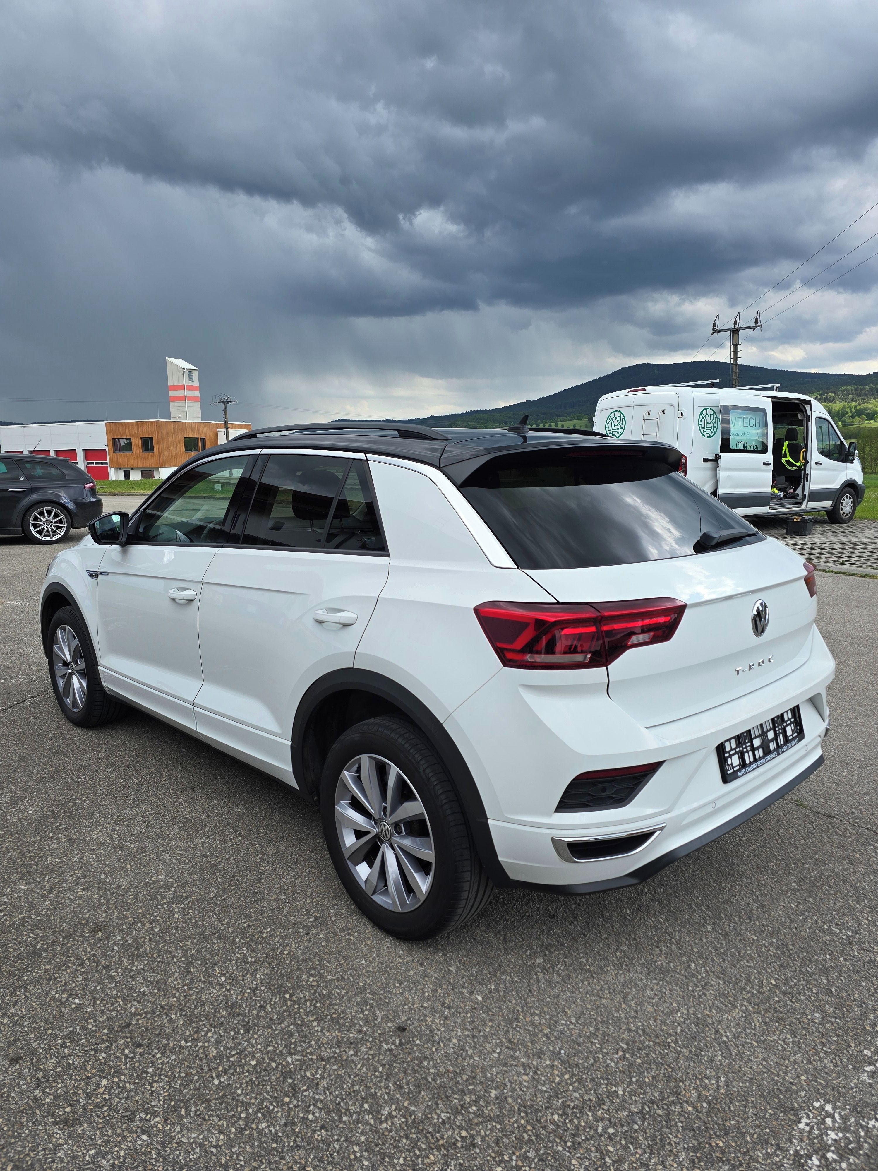 Volkswagen T-Roc, 1.0 TSI R-LINE 70tkm NAVI - fotka 5