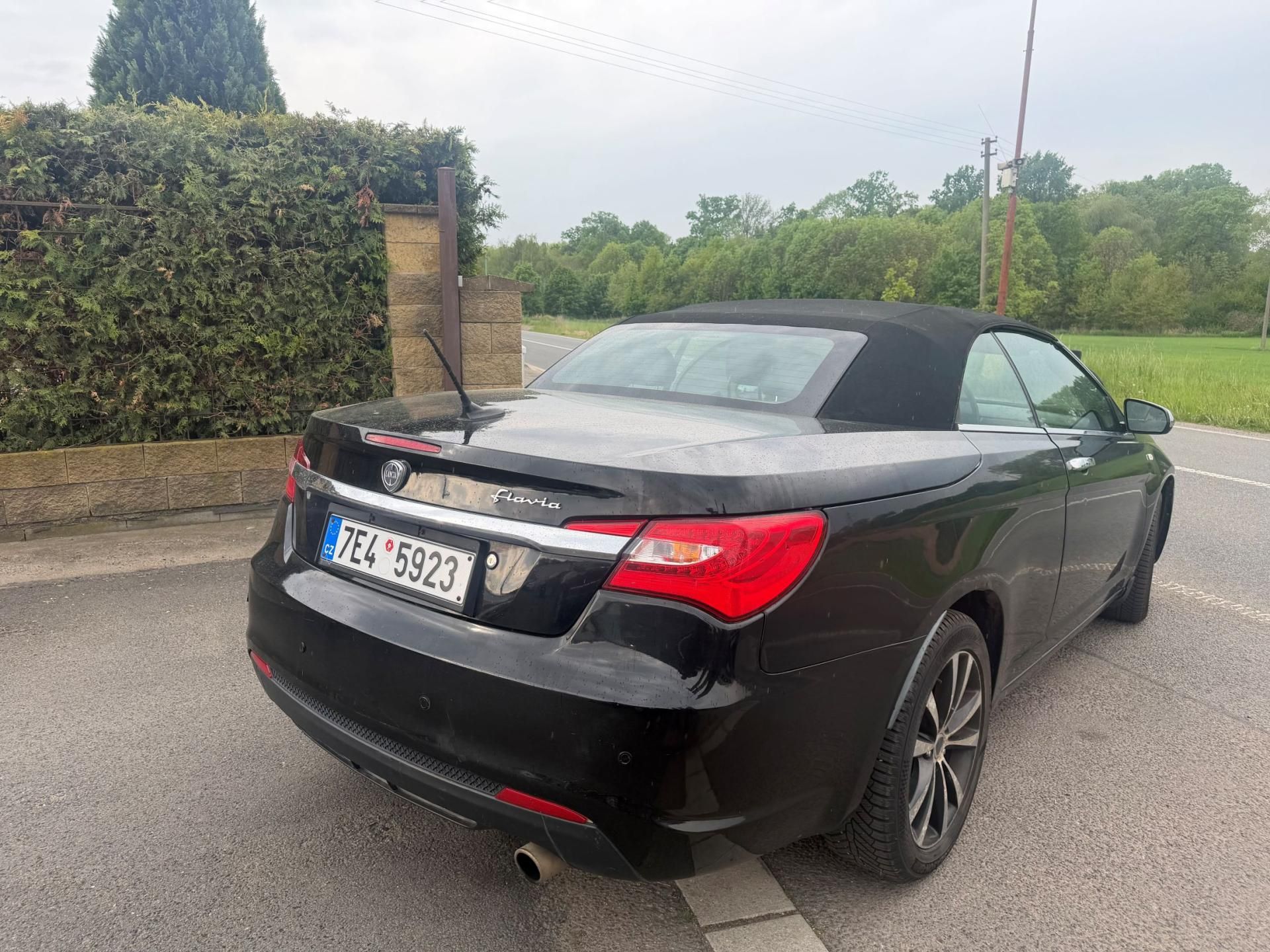 Lancia Flavia, 200S Kabrio 2,4 i limite 2012 - fotka 5