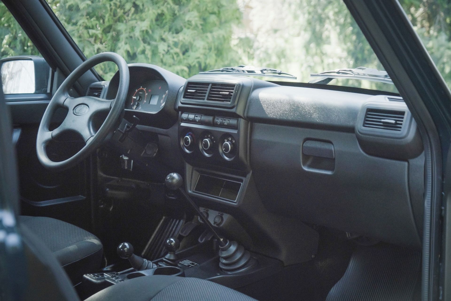 Lada Niva, Legend 4x4 - LUX, plná záruka - fotka 3