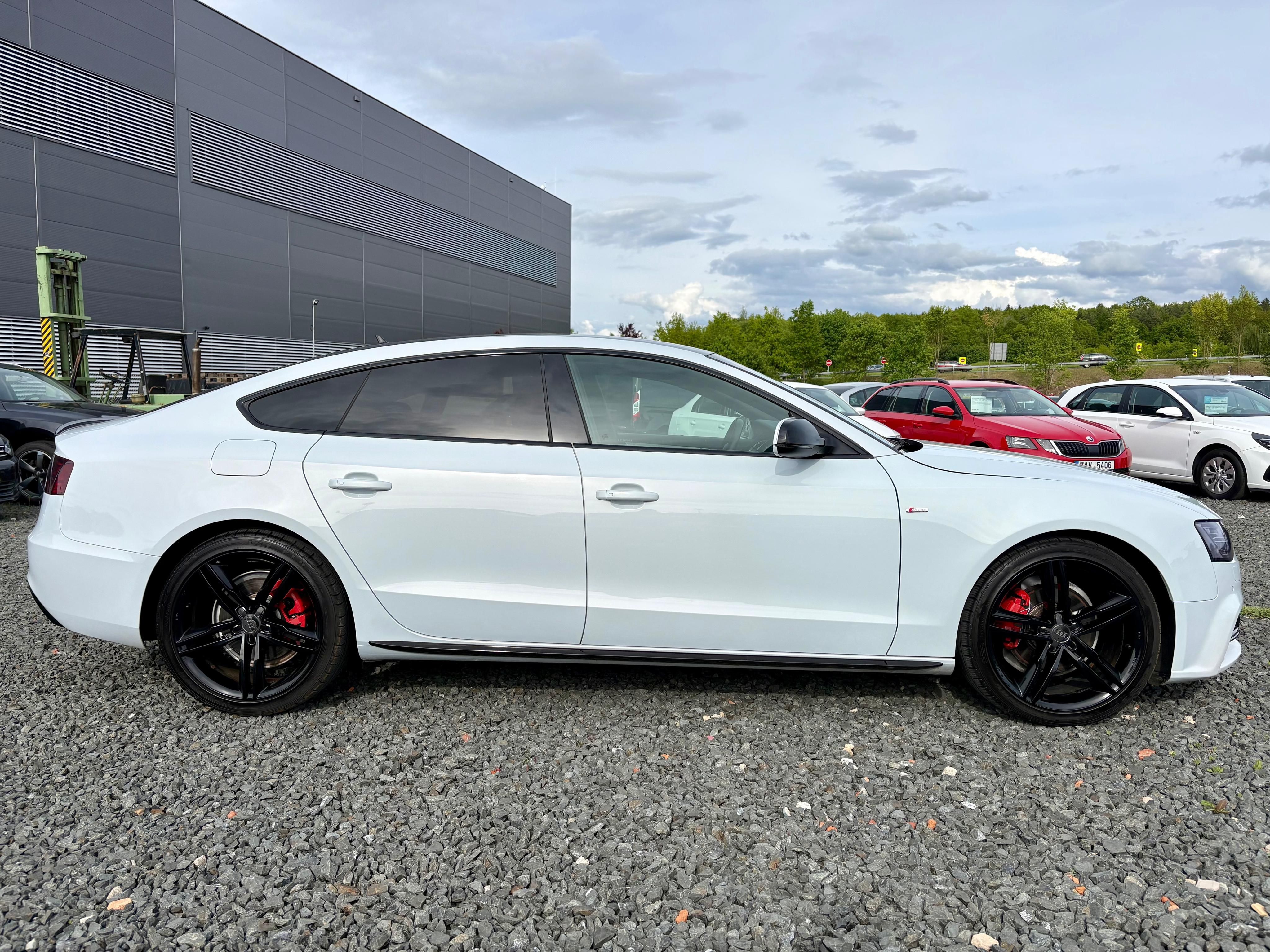 Audi A5, 2.0TDi 140kw 4x4 S-line DSG ČR - fotka 4