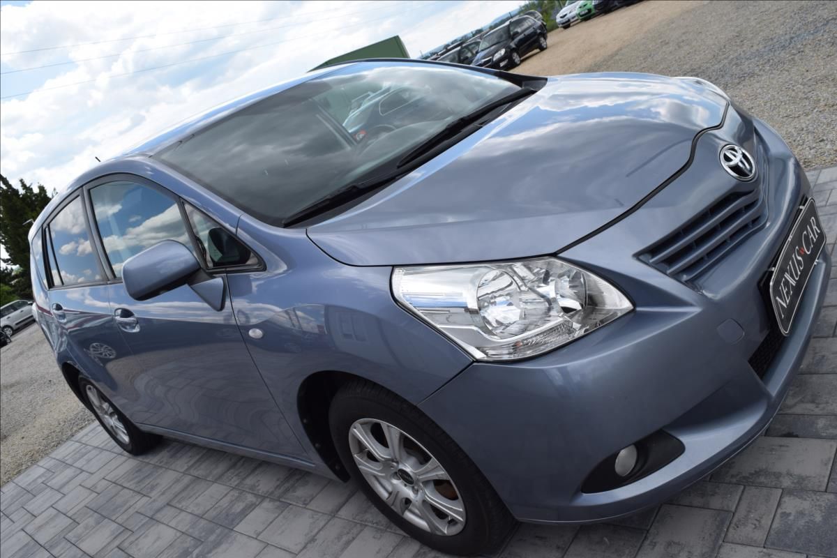Toyota Verso, 1,6 i 97KW NÍZKÉ KM 2XKOLA - fotka 4