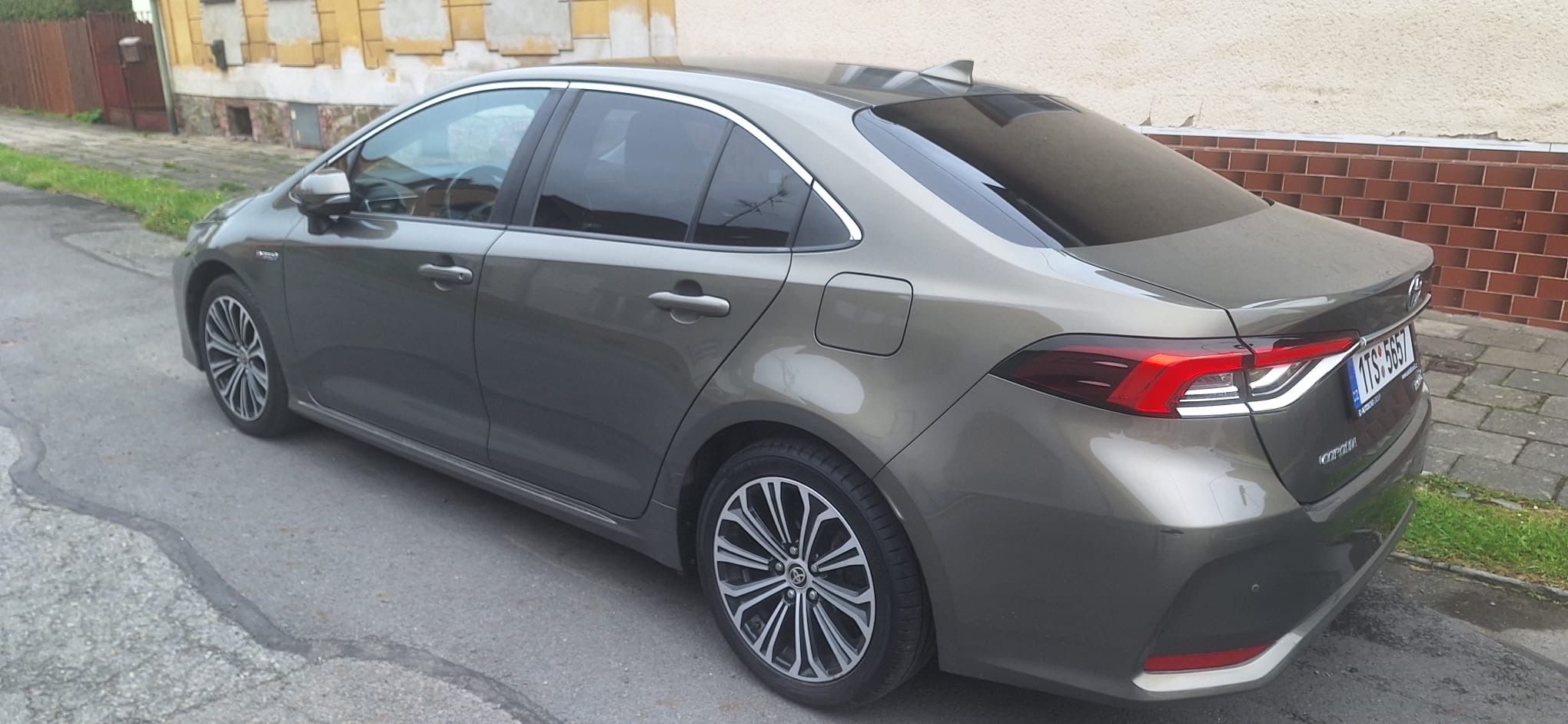 Toyota Corolla, 1.8 Hybrid - 2020, Automat