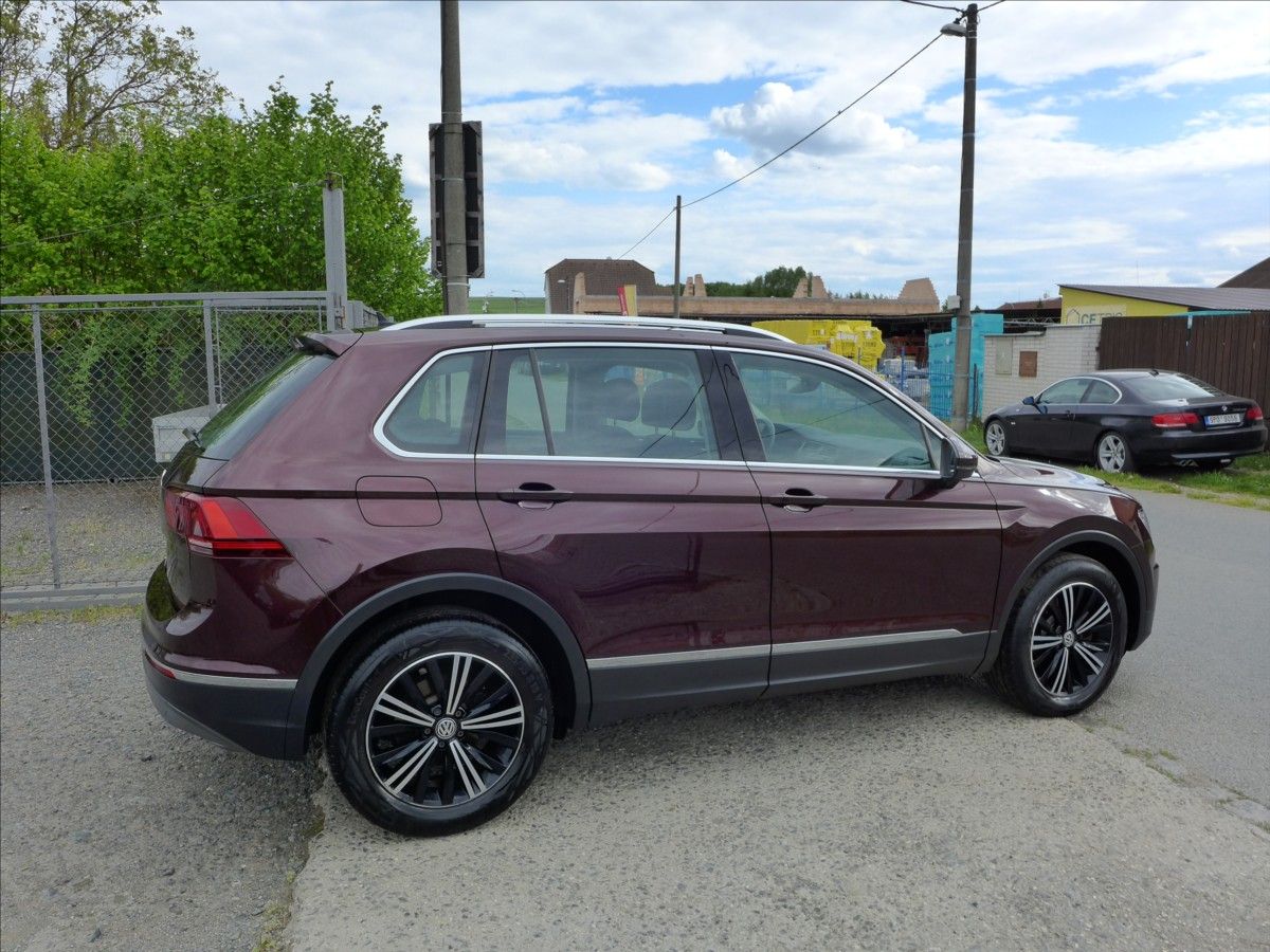 Volkswagen Tiguan, 2,0 TSI  4x4 TOP VÝBAVA TAŽNÉ - fotka 5