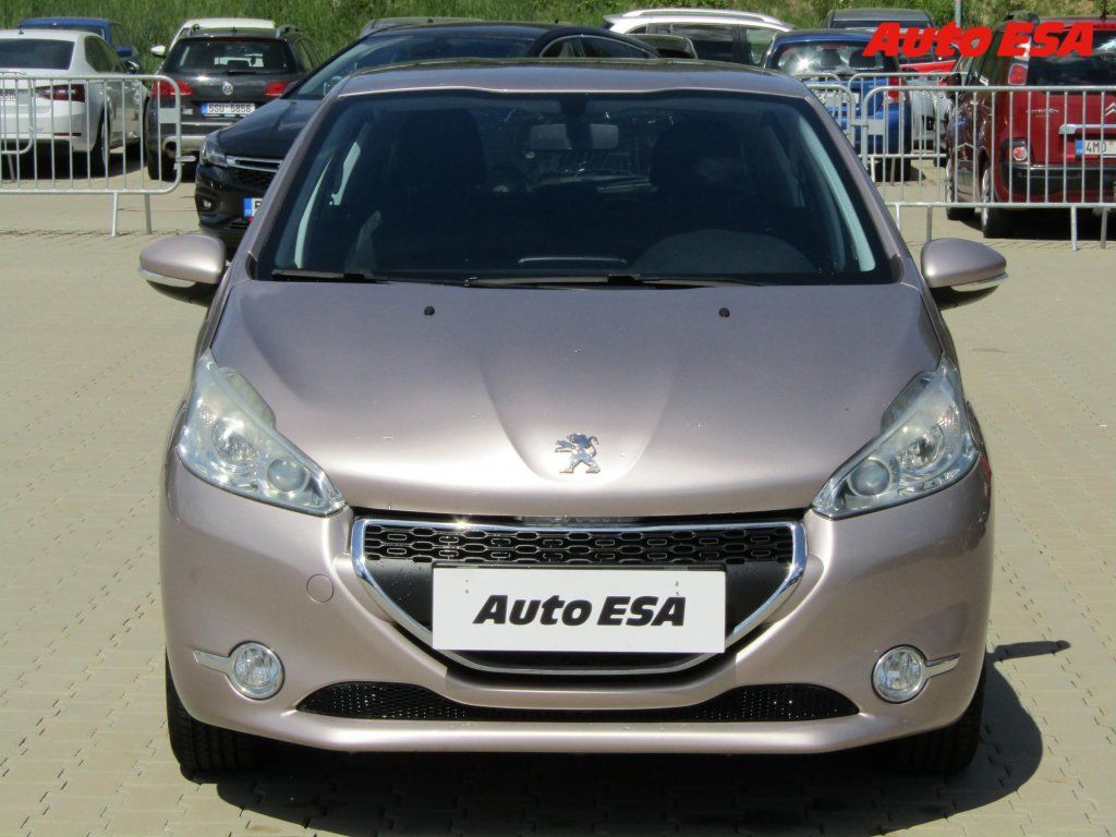 Peugeot 208, 1.2i,ČR - fotka 2