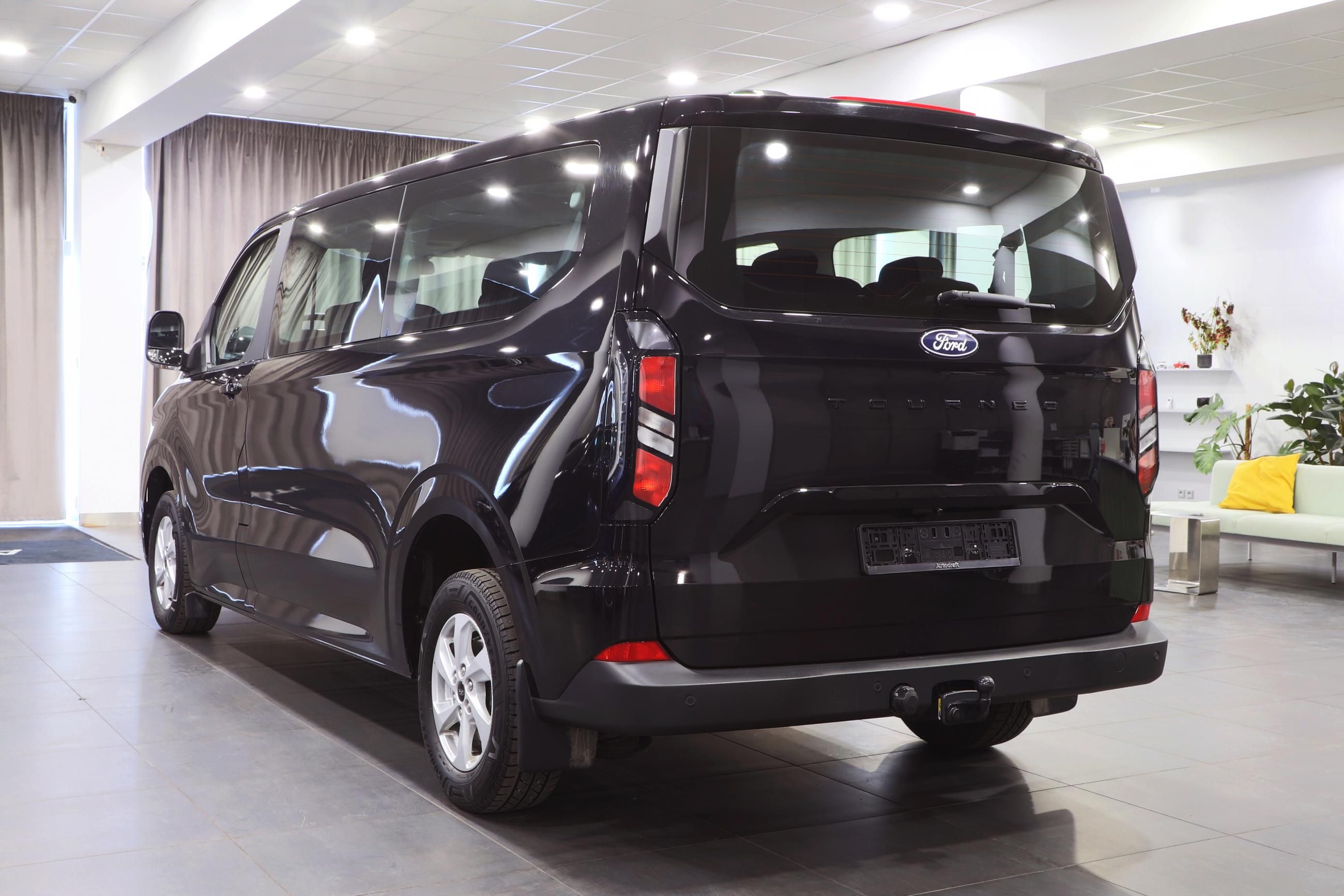 Ford Tourneo Custom, 2.0 100kW / 9-míst / Tažné - fotka 4