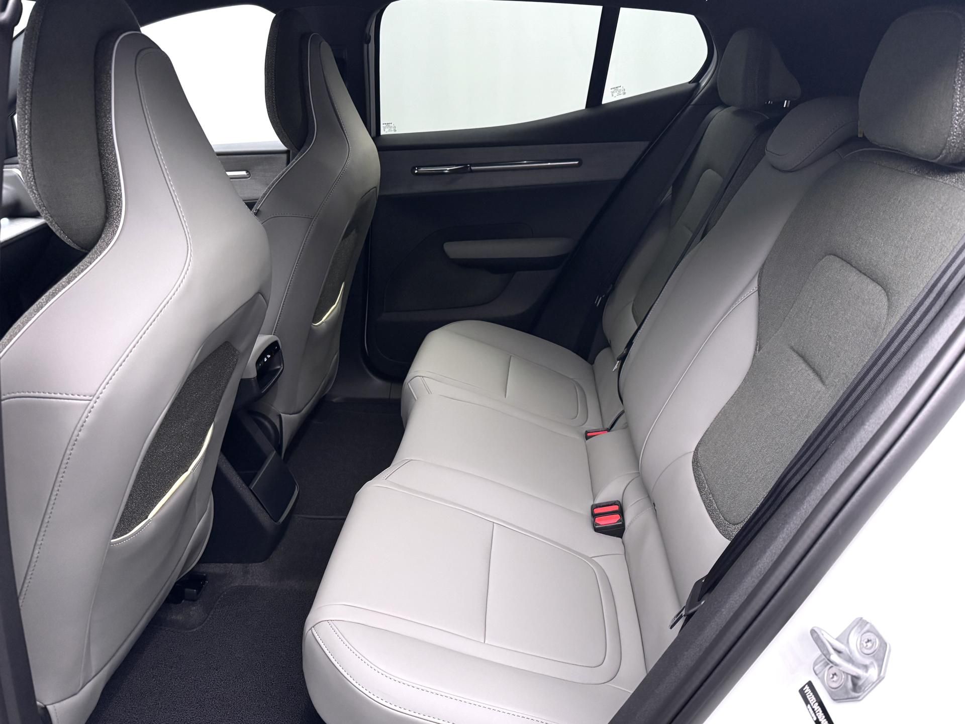 Volvo EX30, PURE ELECTRIC EXTENDED PLUS - fotka 6