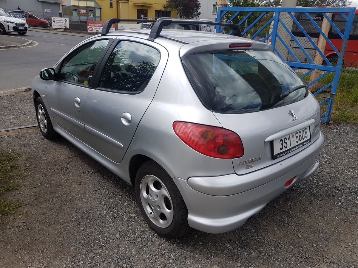 Peugeot 206, 1.1i NOVÁ STK - fotka 4