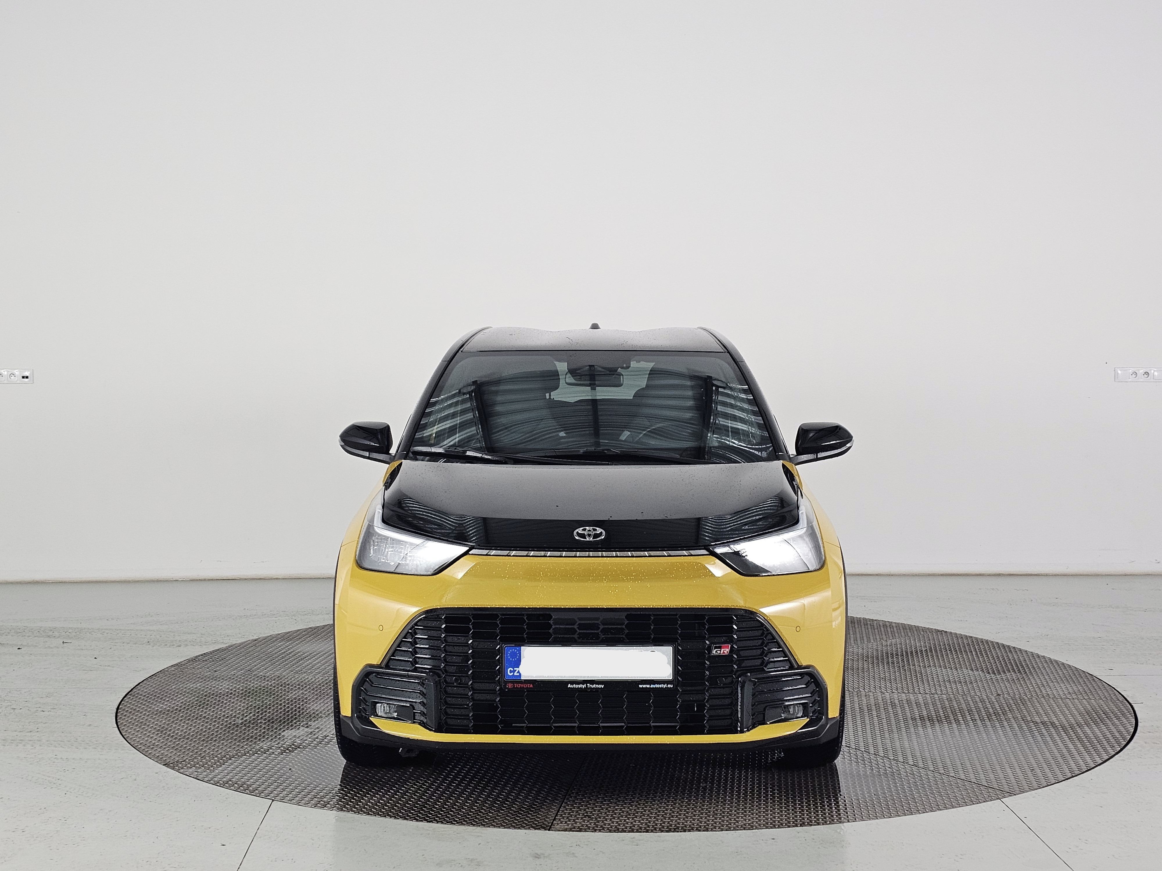Toyota Aygo, X, 1.5HEV 116k 2x4 GR Sport - fotka 2