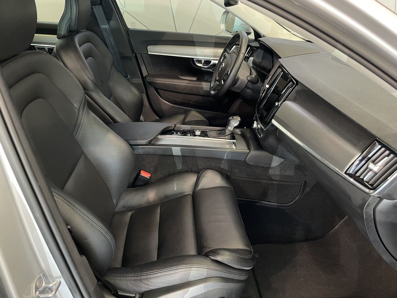 Volvo V90, D5 Cross Country  173 kW AWD - fotka 6