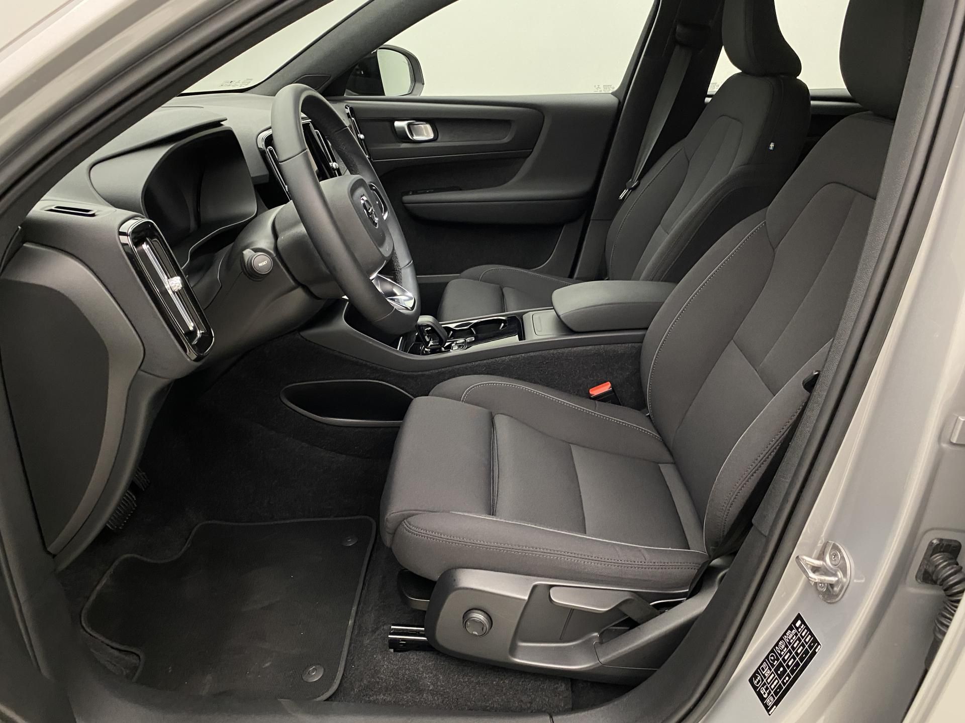 Volvo XC40, PURE ELECTRIC RECHARGE PLUS CZ - fotka 3