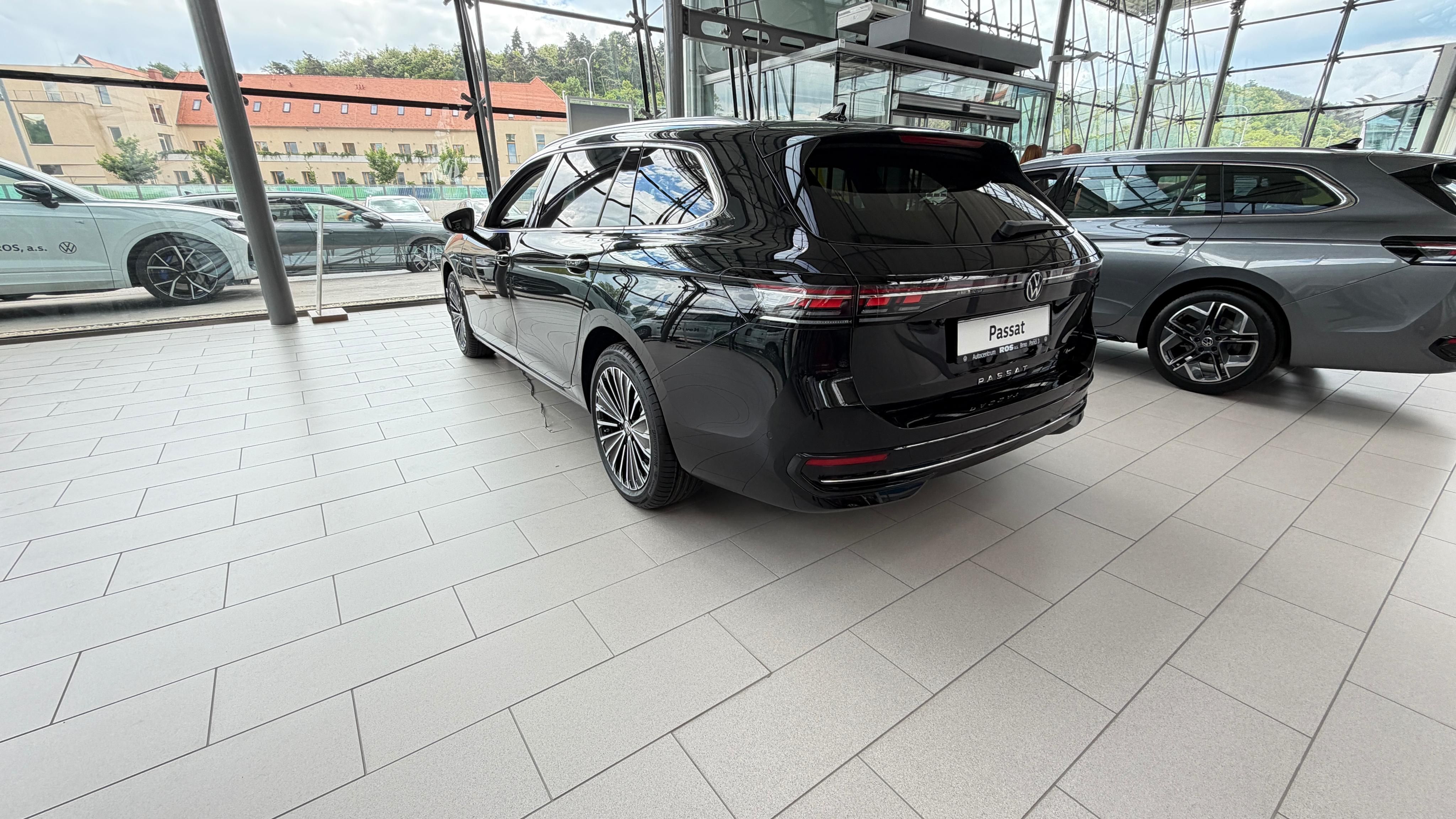 Volkswagen Passat, Elegance 140kW 4Motion - fotka 5