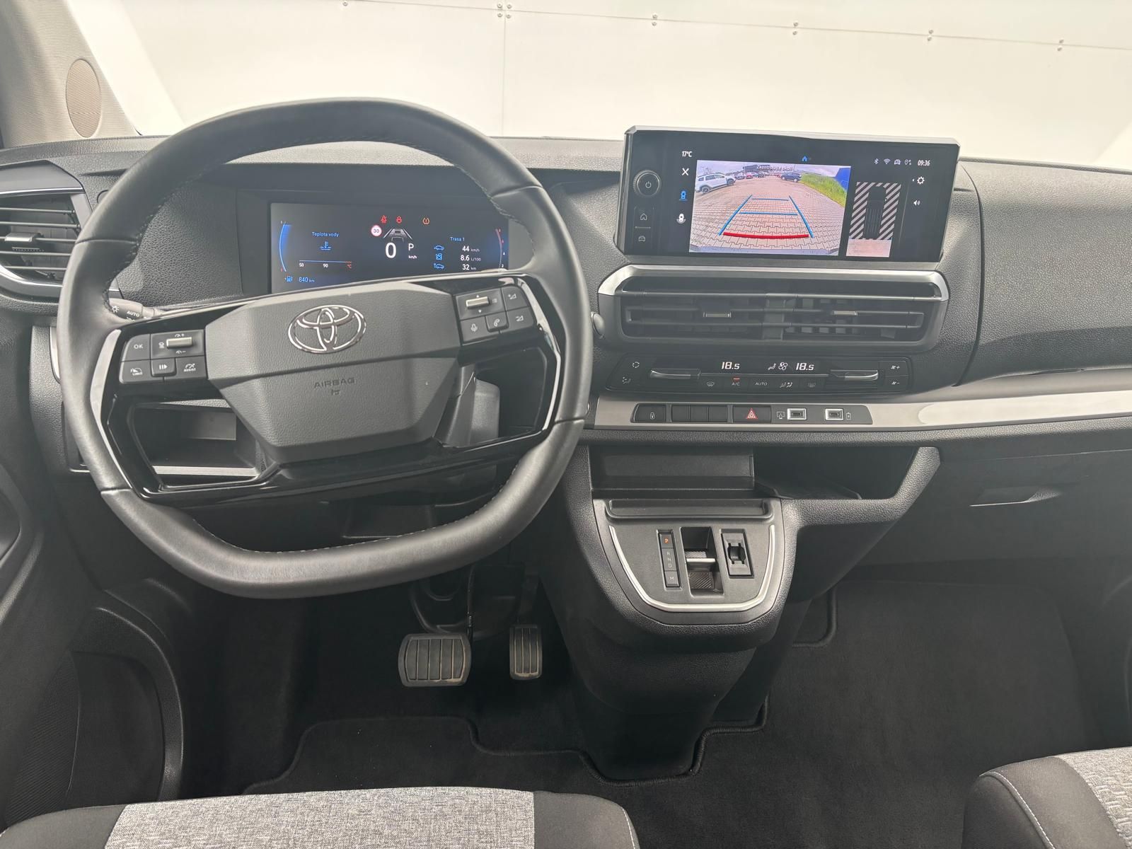 Toyota Proace Verso, 2,0 D-4D 8AT L2 Family Webasto - fotka 5