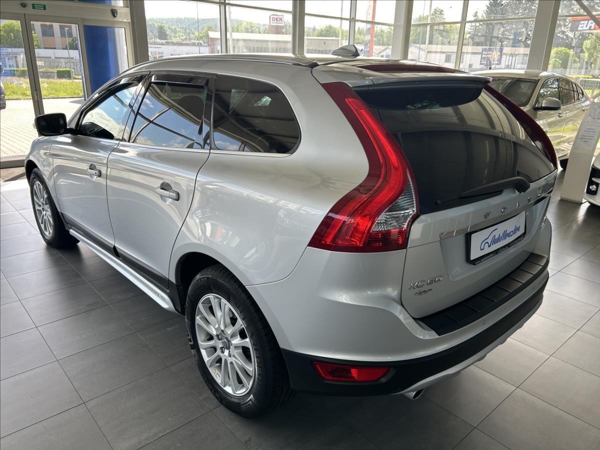Volvo XC60, 2,4   D5,4x4,TAŽNÉ,SERVISKA - fotka 4
