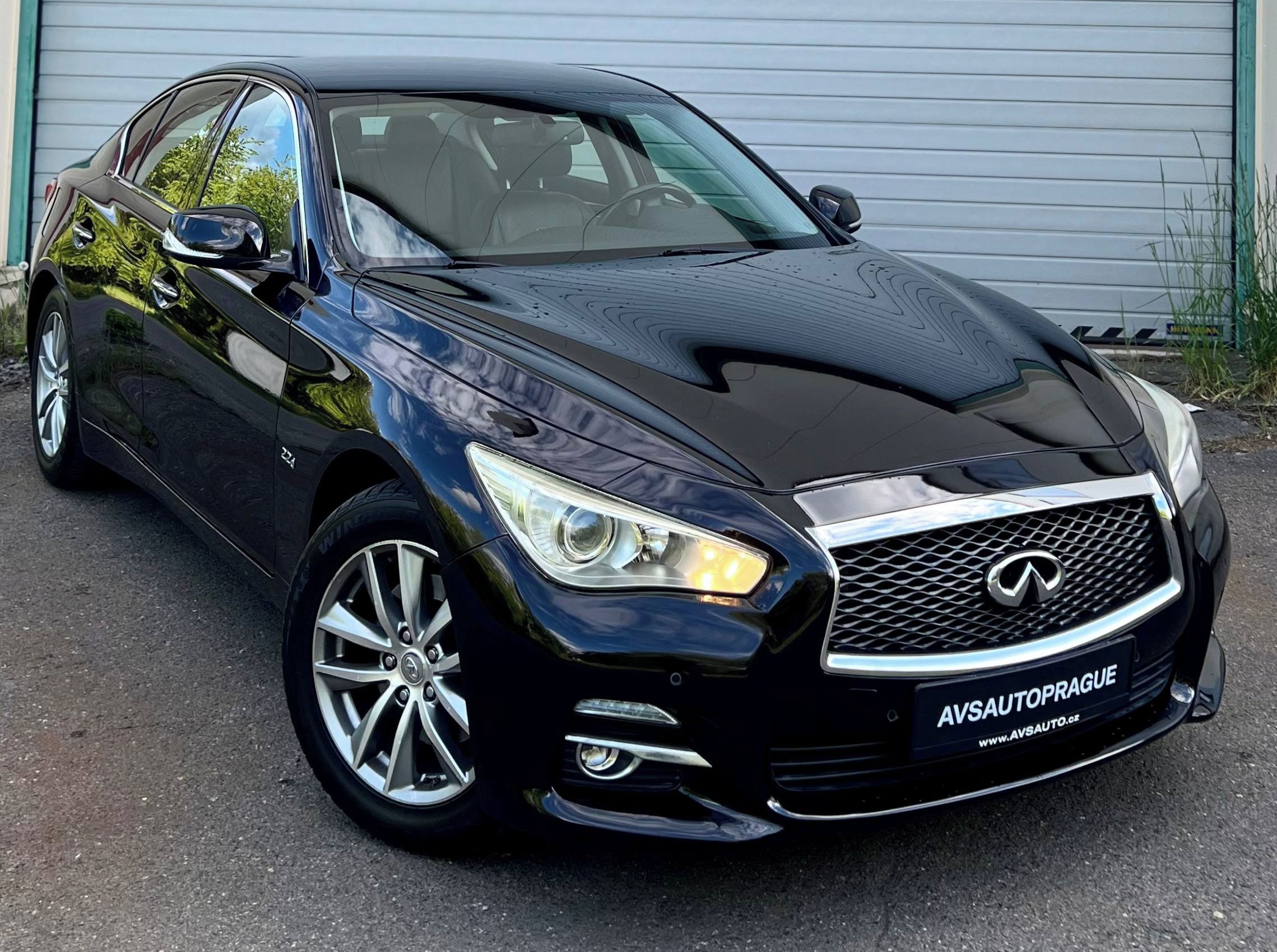 Infiniti Q50, REPREZENTATIVNÍ SEDAN VÝBAVA