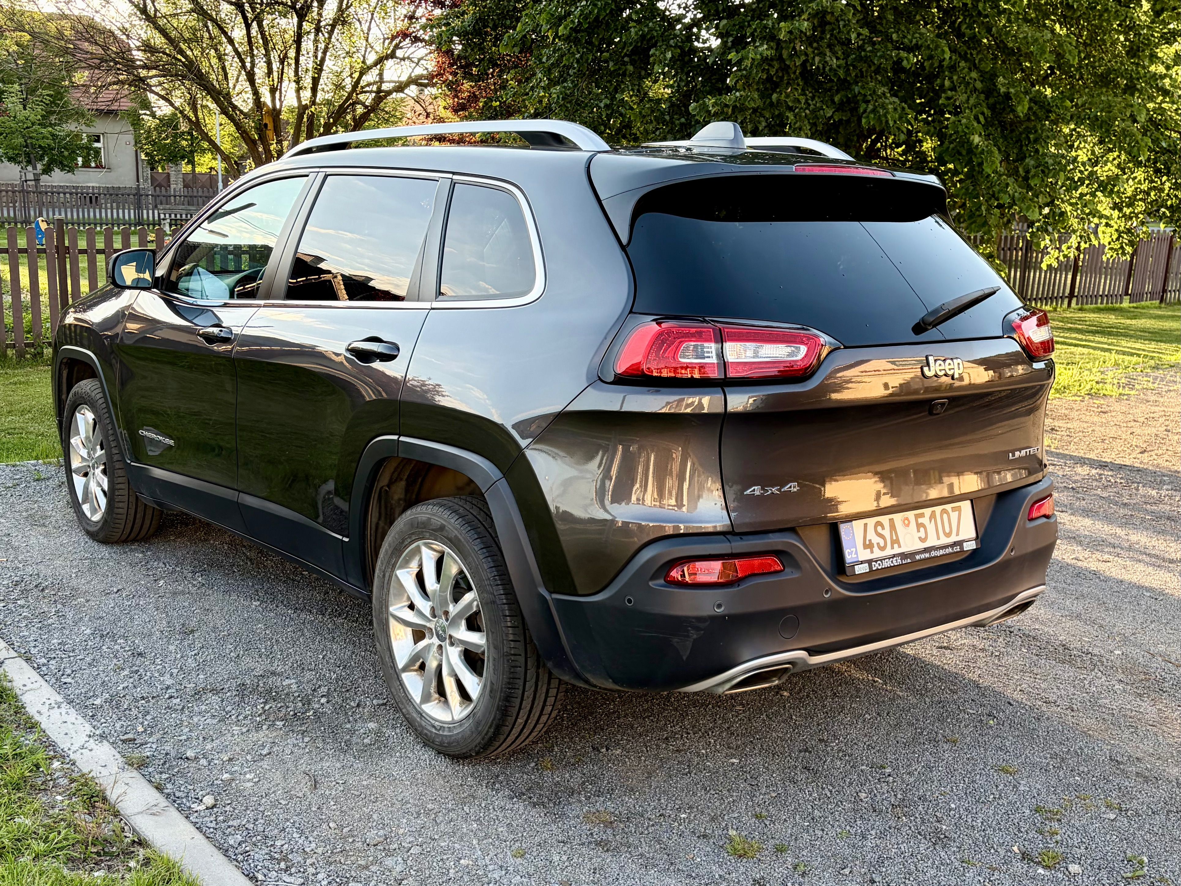 Jeep Cherokee, Limited, 2.2D, 1.Majitel, ČR - fotka 4