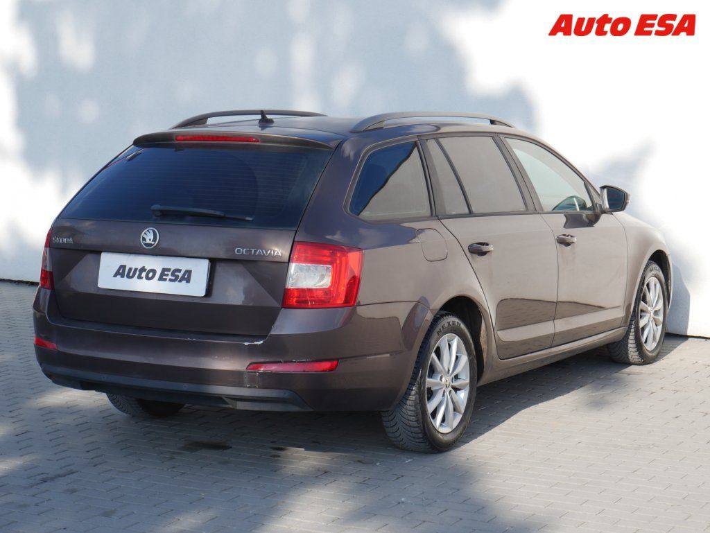 Škoda Octavia, 1.6 TDi Business plus,AC - fotka 4