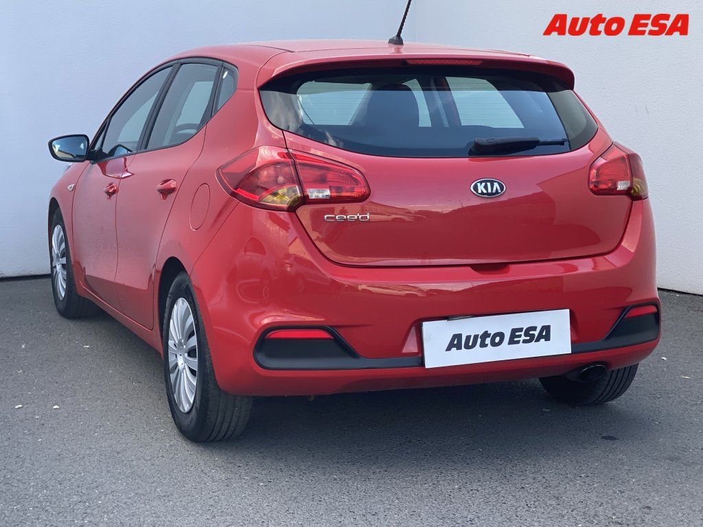 Kia Cee´d, 1.6 i - fotka 6
