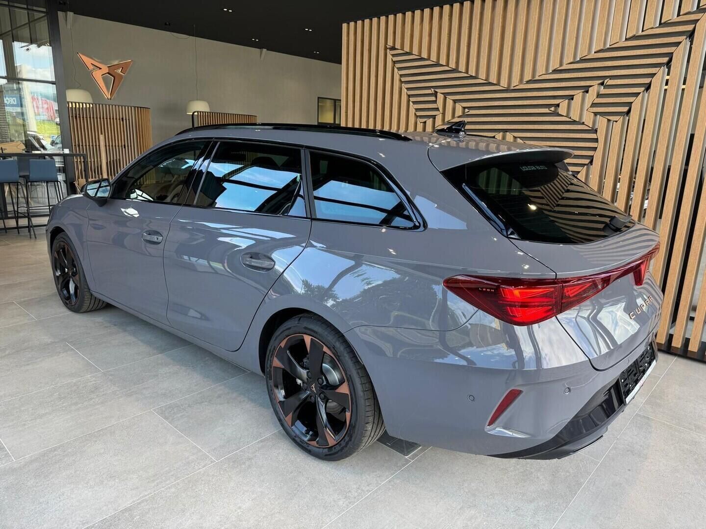 Cupra Leon, SP 2.0 TSI 4WD 150 kW - fotka 3