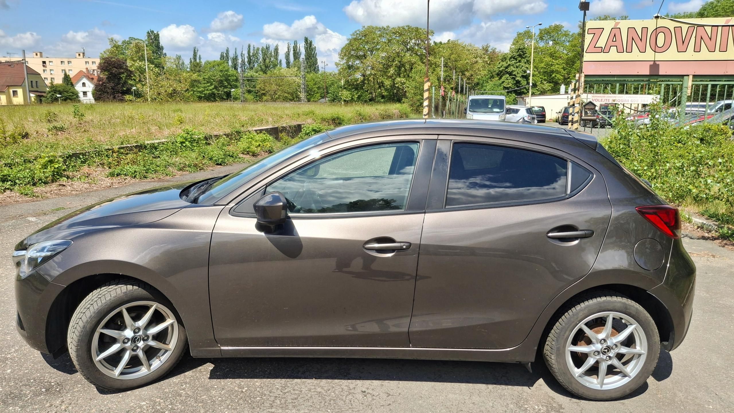 Mazda 2, 1.5 benzin 66 kw max. výbava - fotka 3