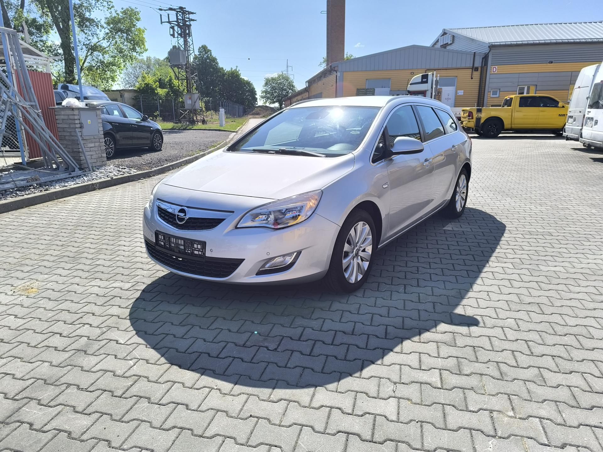 Opel Astra, 1.7 CDTi,SERVISNÍ KN. DOL KM. - fotka 3