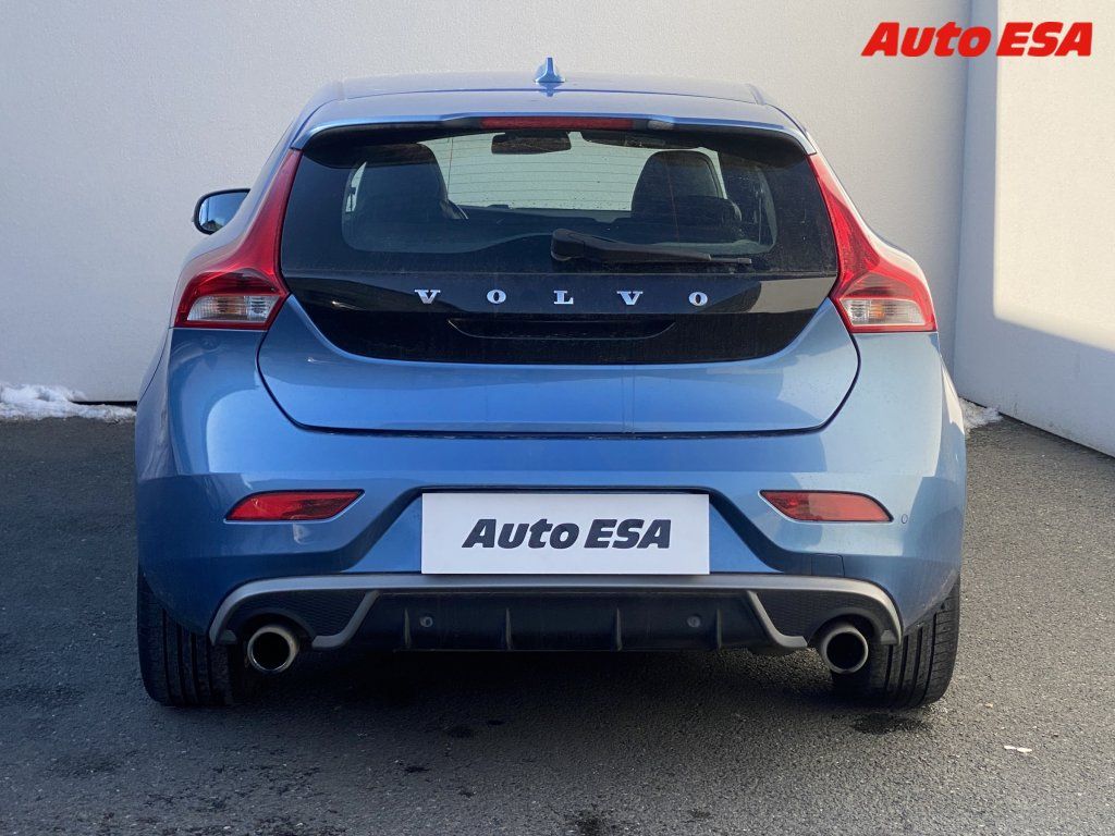 Volvo V40, 2.0 D2,1.maj,R-design,navi - fotka 5