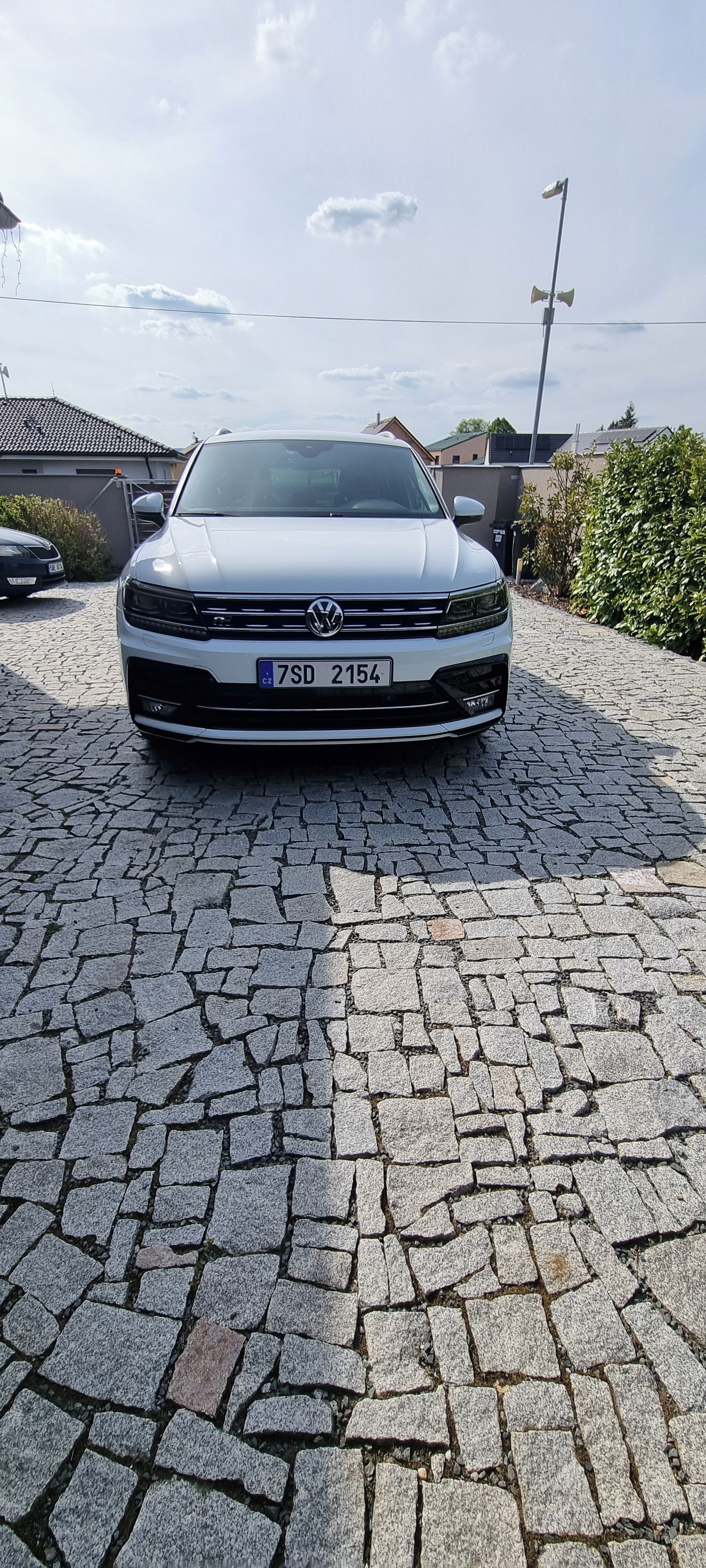 Volkswagen Tiguan, R-line jako nový 57xxxxkm - fotka 2