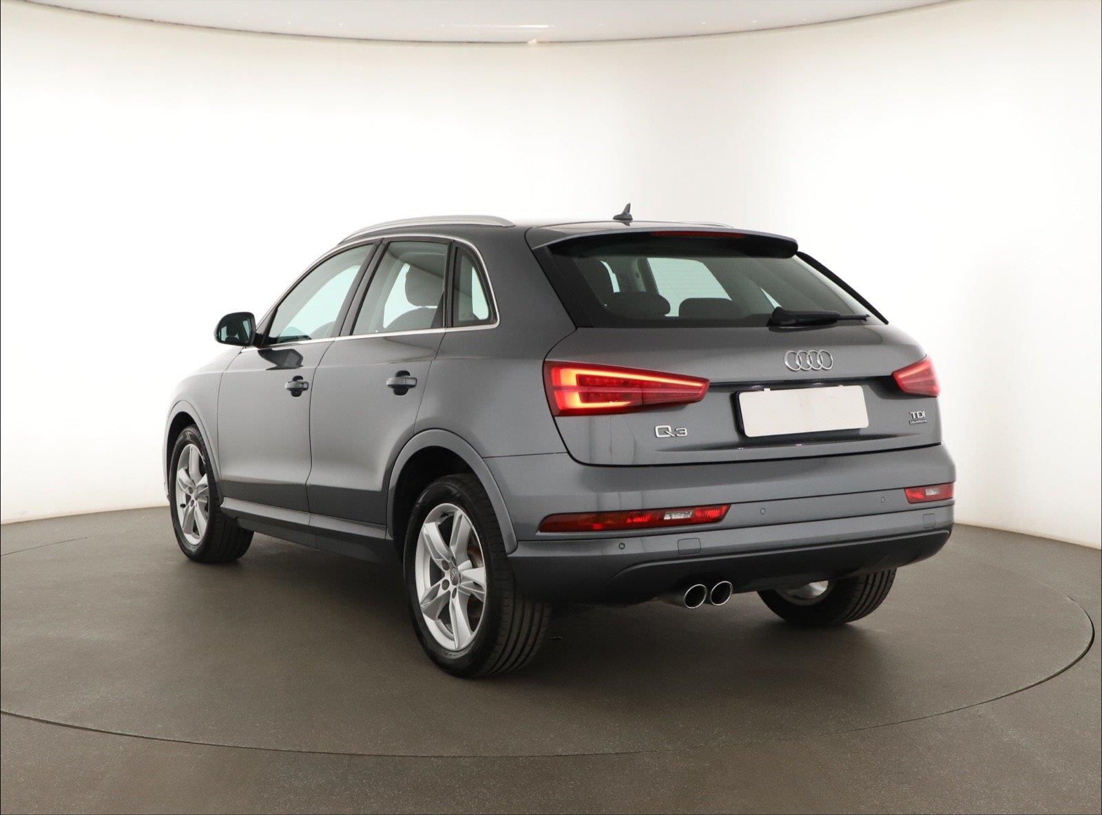 Audi Q3, 2.0 TDI, Automatická klima - fotka 4